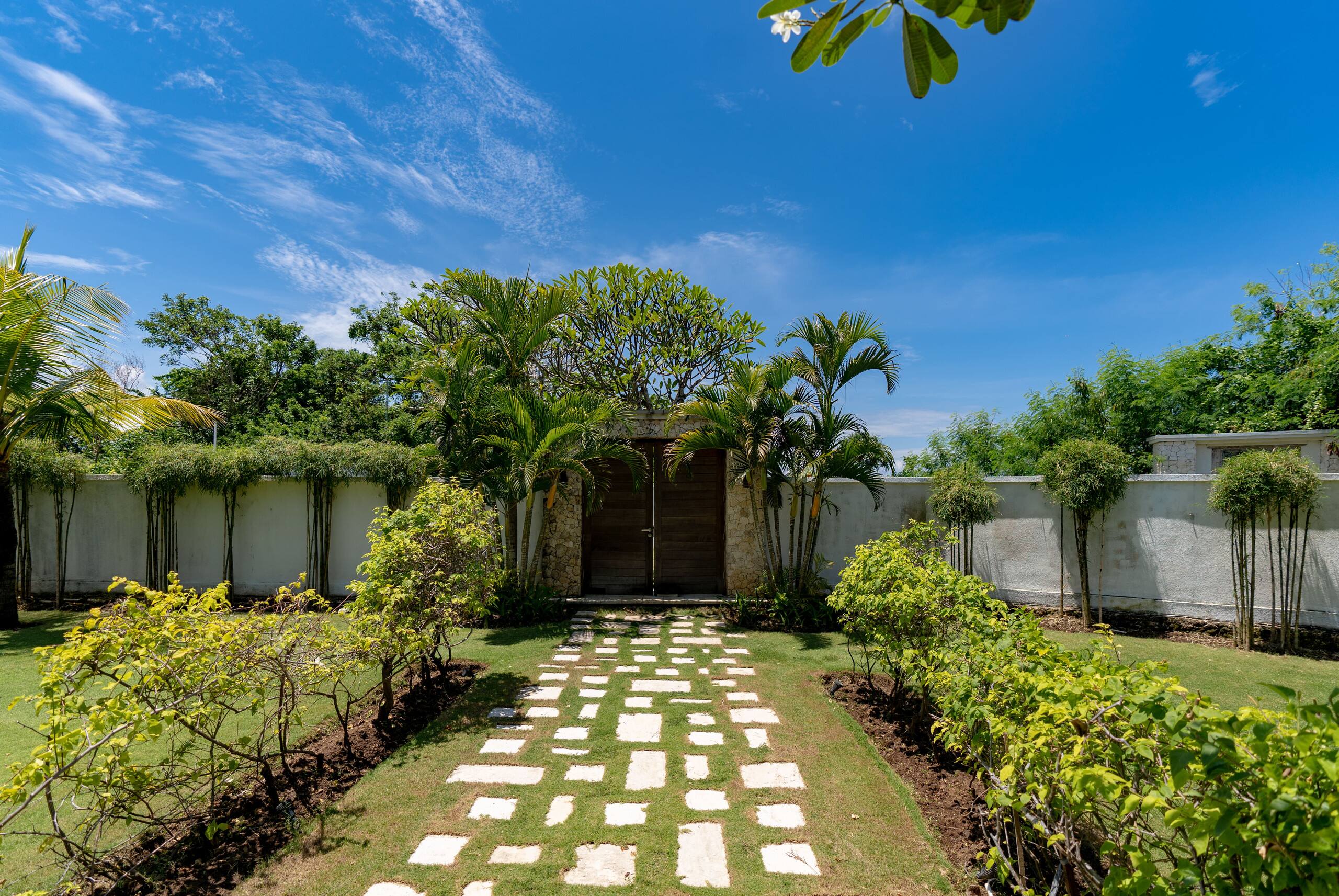 Cliffside 2BR Villa in Nusa Lembongan w/ Pool 23
