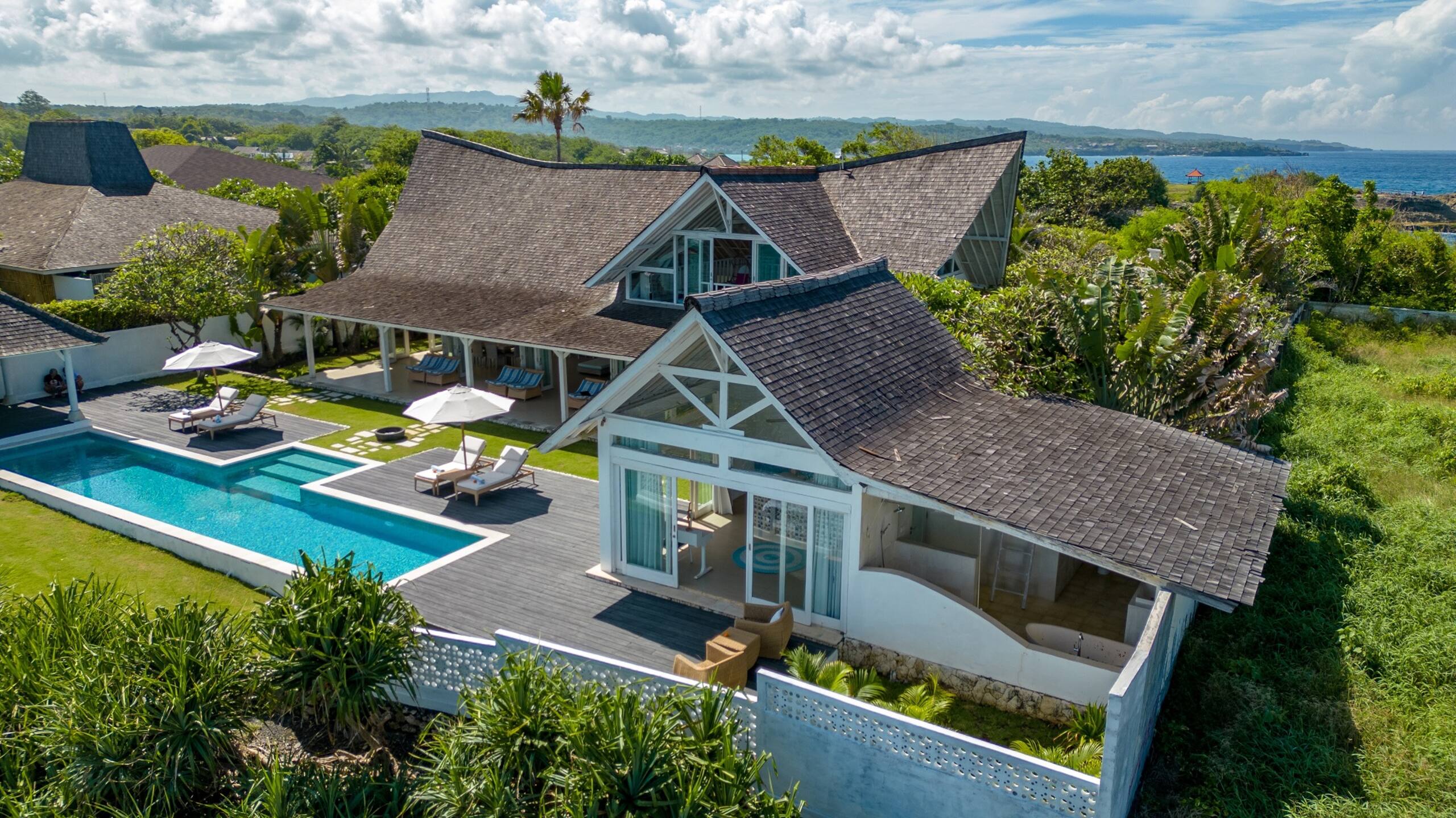 Cliffside 2BR Villa in Nusa Lembongan w/ Pool 21