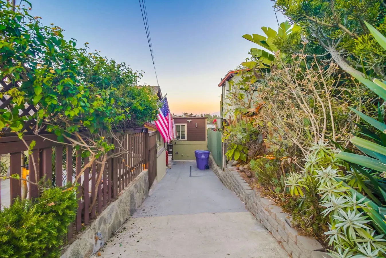 1BR+1BA | Tesla charger, Pets OK — photo 3