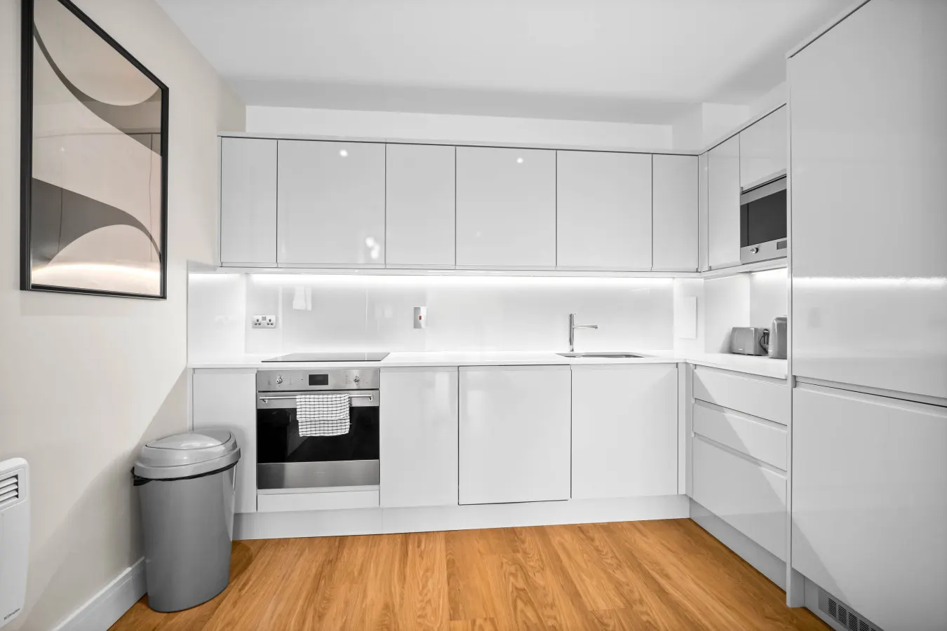 Stylish Apartment - Balcony - Fast WiFi - Netflix 3
