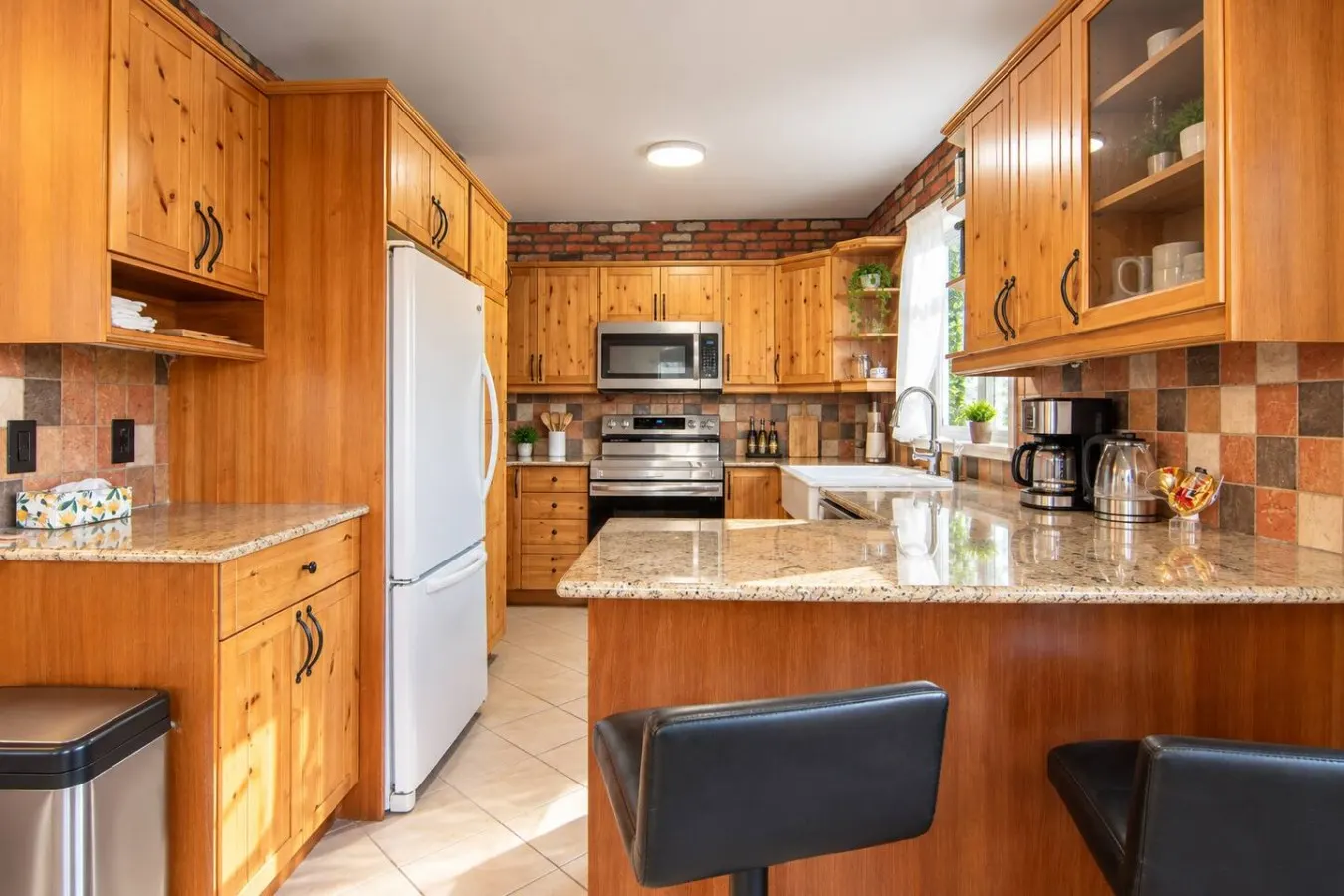 House near Montreal 6 bdr 14 guests 4 bath 14
