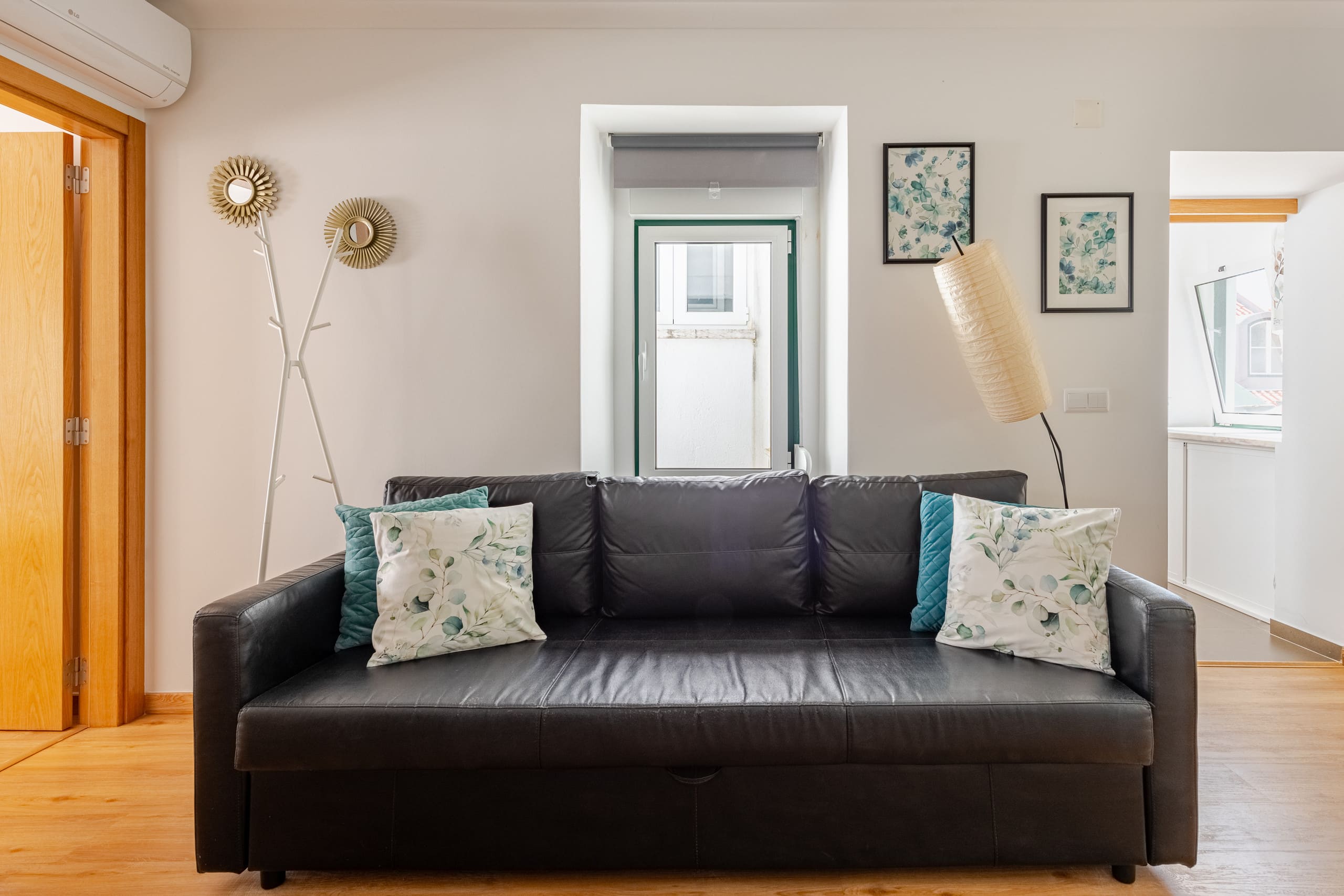 Cascais center, 2 min walk to beach, wifi and AC 2