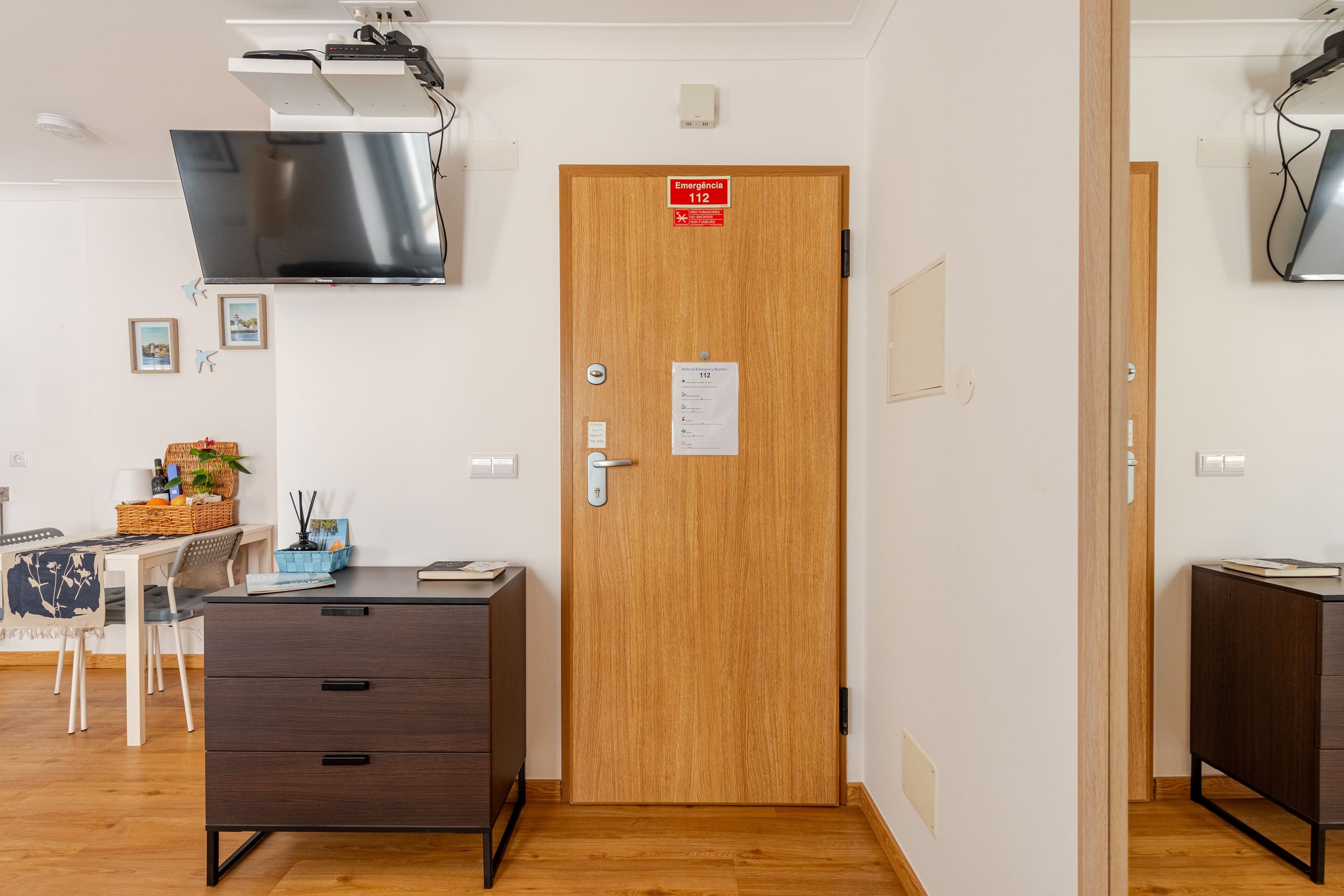Cascais center, 2 min walk to beach, wifi and AC 8