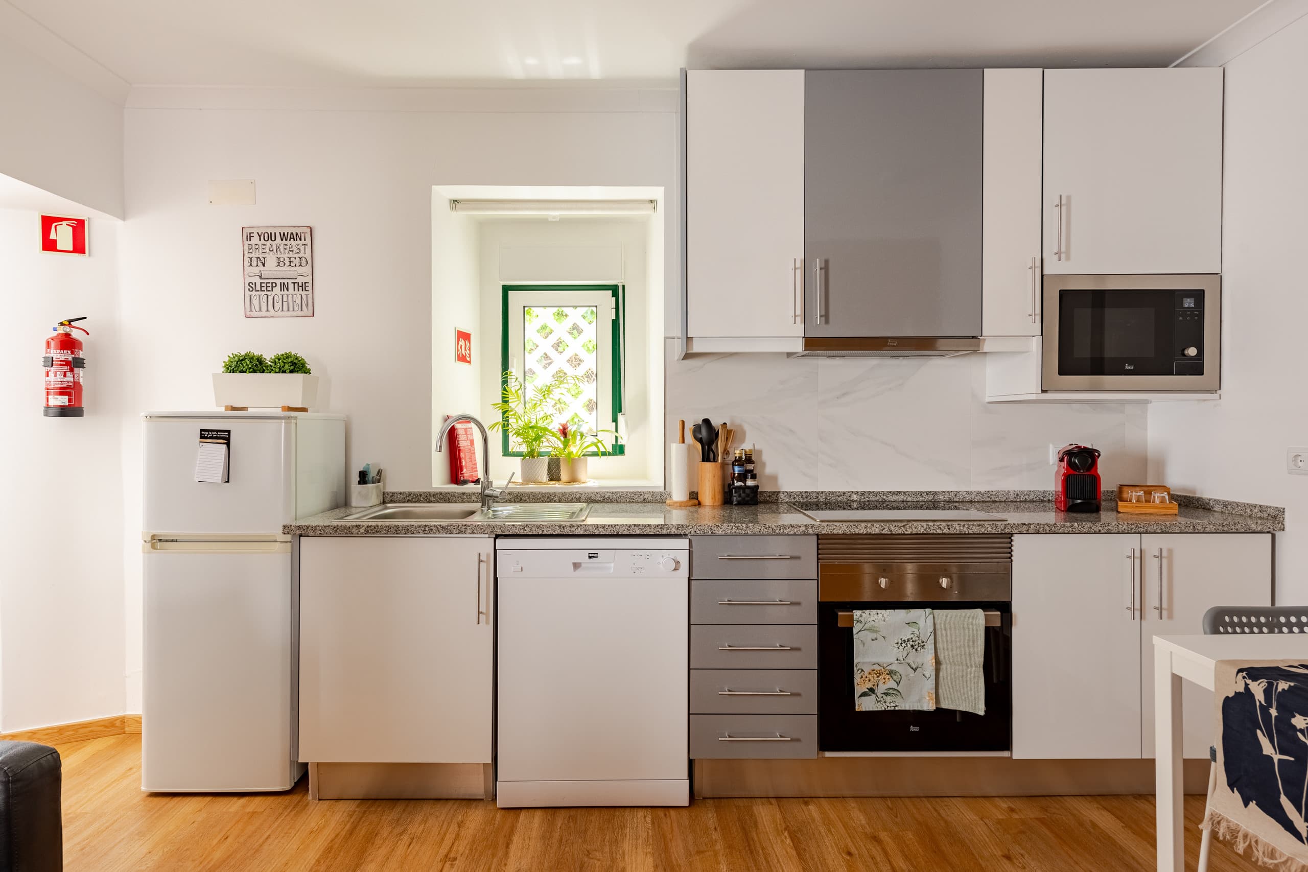 Cascais center, 2 min walk to beach, wifi and AC 12