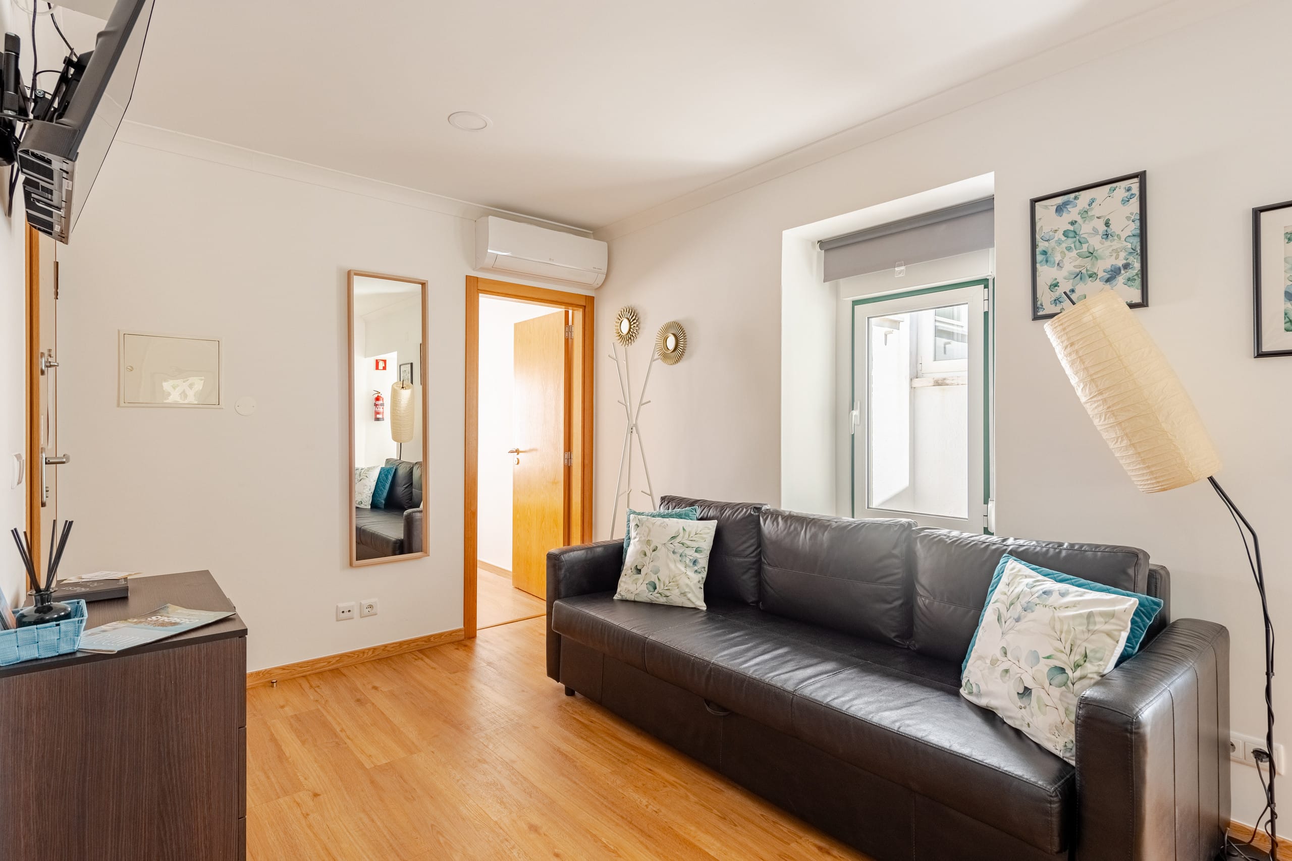 Cascais center, 2 min walk to beach, wifi and AC 10