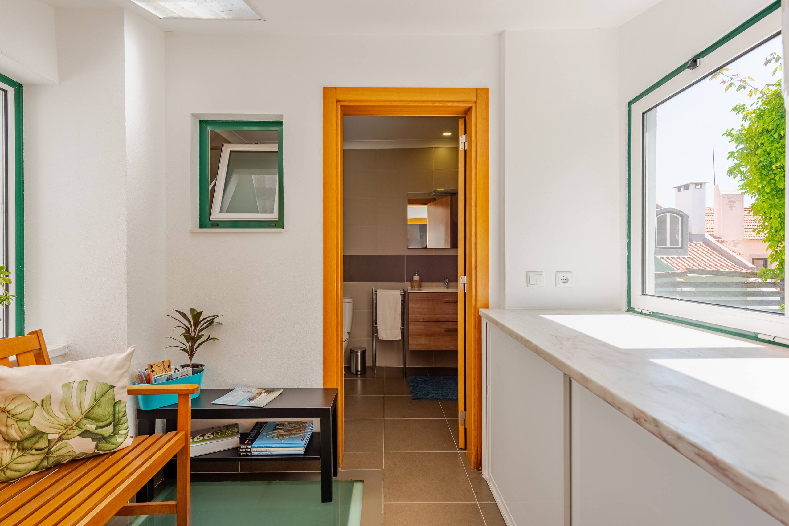 Cascais center, 2 min walk to beach, wifi and AC 24