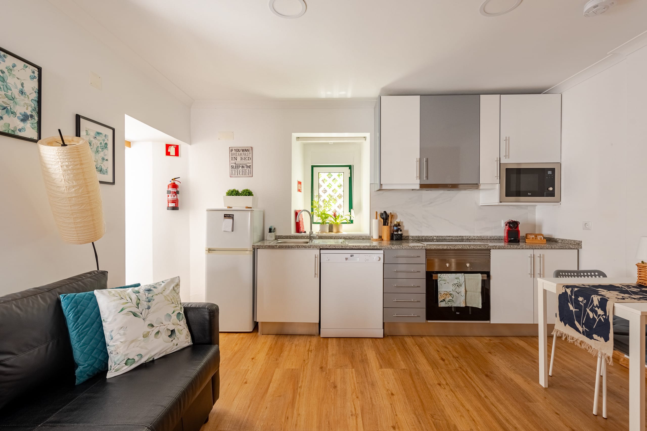 Cascais center, 2 min walk to beach, wifi and AC 5