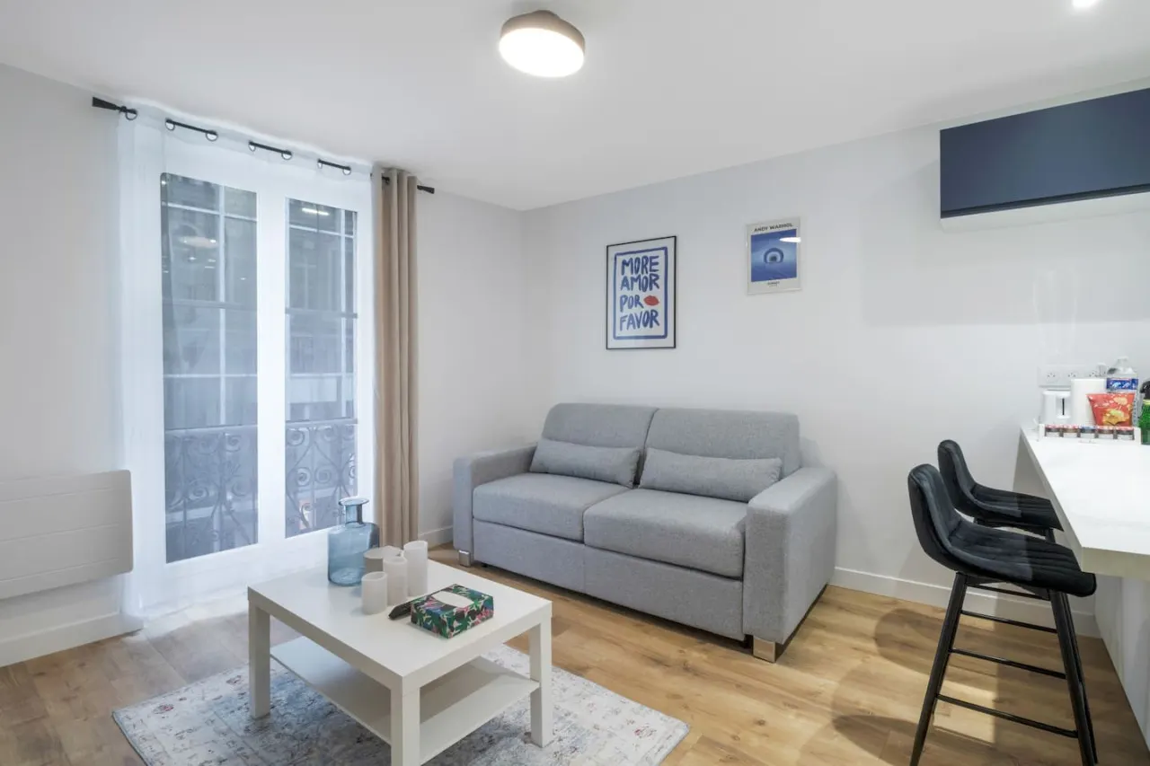 11.Appart 4pers #1 Bedroom # Pigalle # Paris 9 2