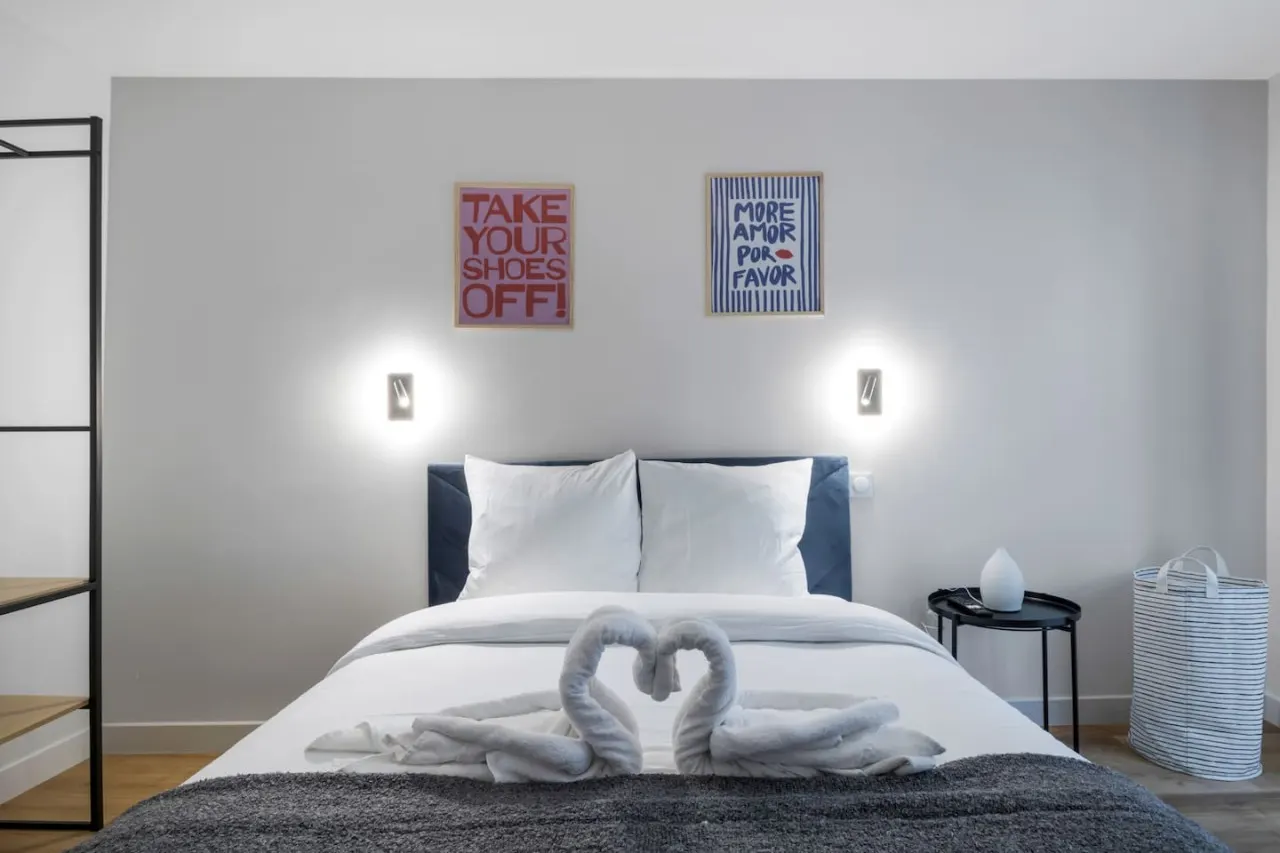 11.Appart 4pers #1 Bedroom # Pigalle # Paris 9 10
