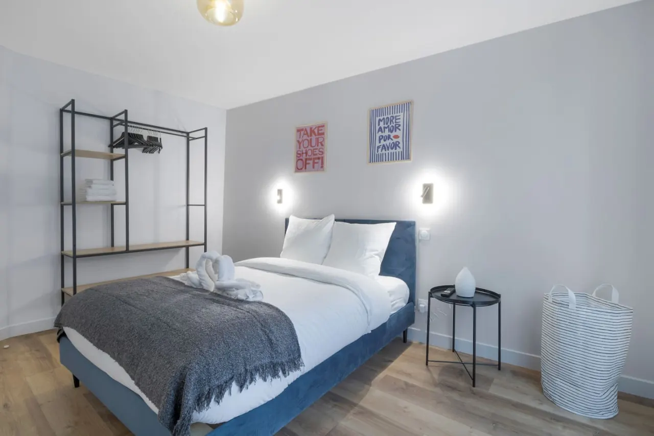 11.Appart 4pers #1 Bedroom # Pigalle # Paris 9 12