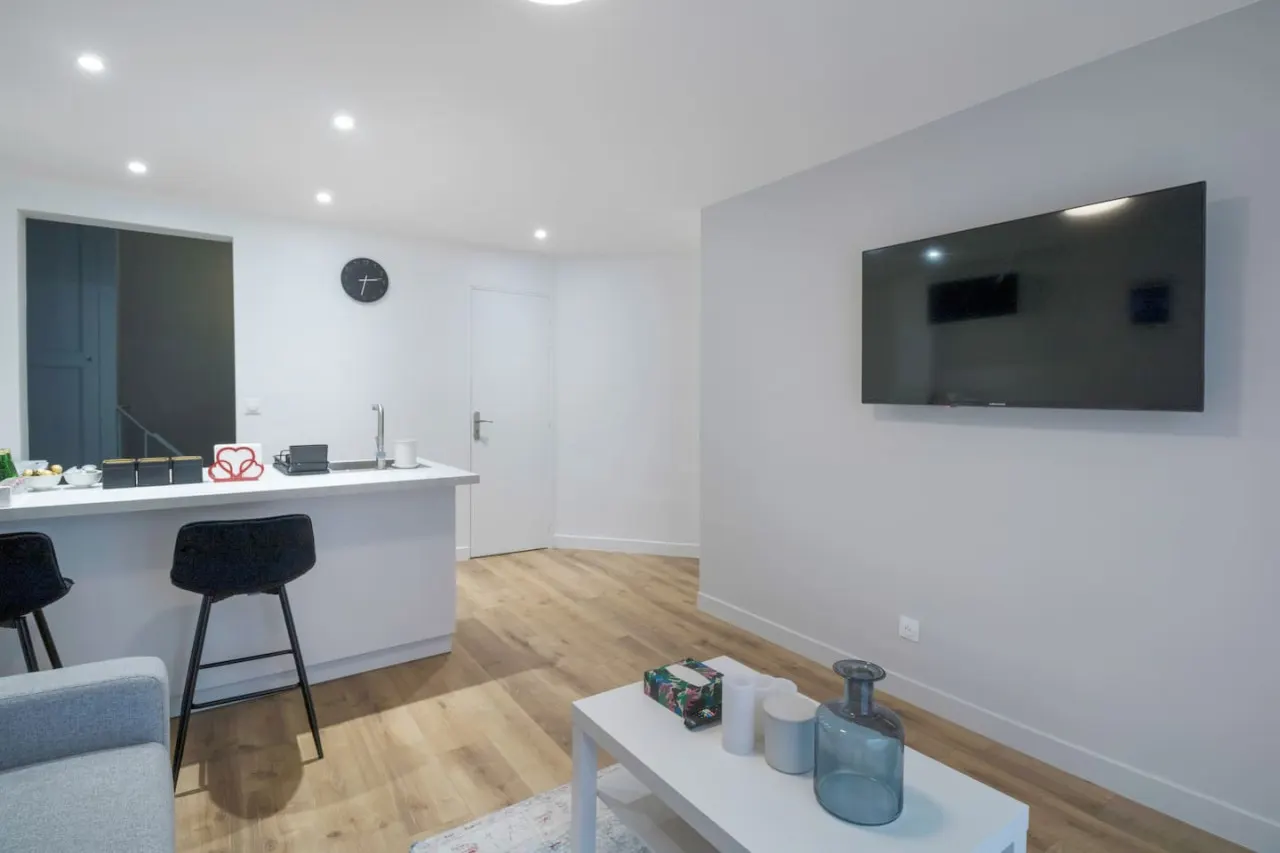 11.Appart 4pers #1 Bedroom # Pigalle # Paris 9 6