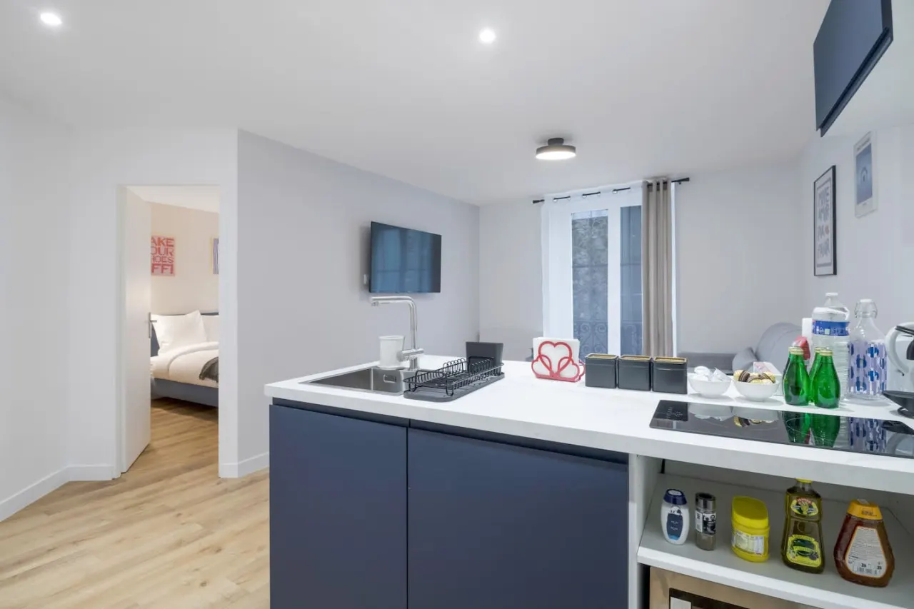 11.Appart 4pers #1 Bedroom # Pigalle # Paris 9 7