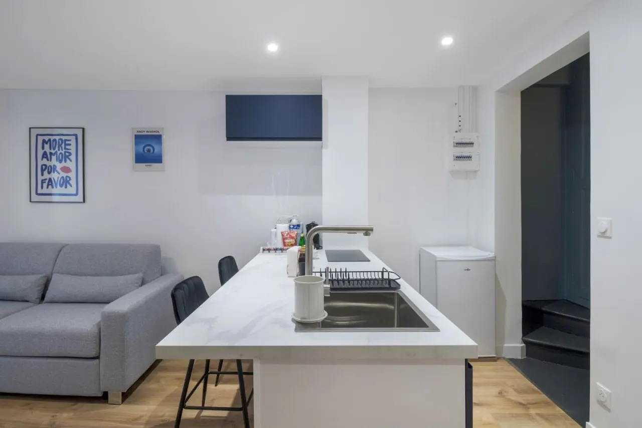 11.Appart 4pers #1 Bedroom # Pigalle # Paris 9 8