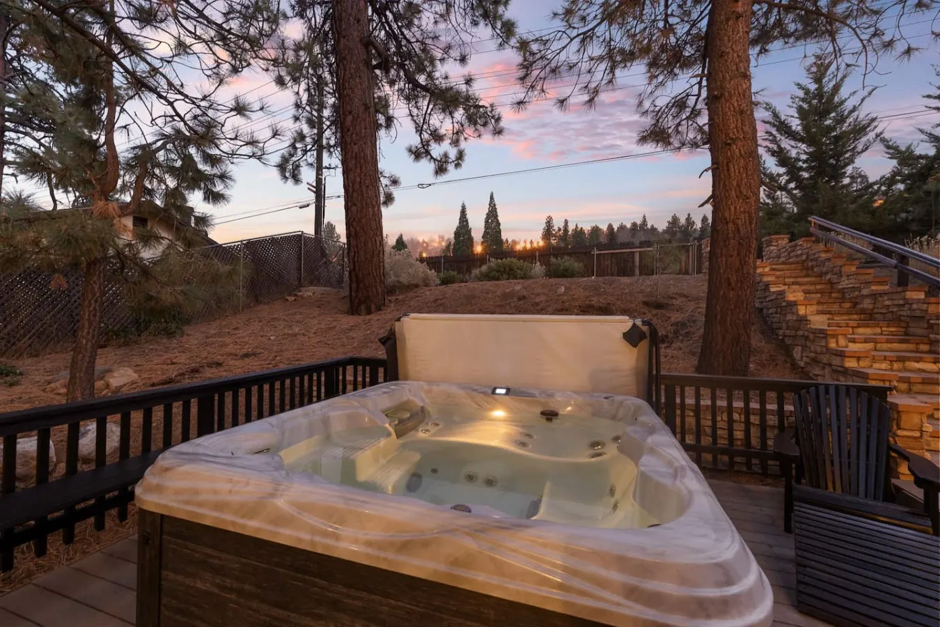 Switzerland Lodge - Base of Snow Summit, Hot Tub 1