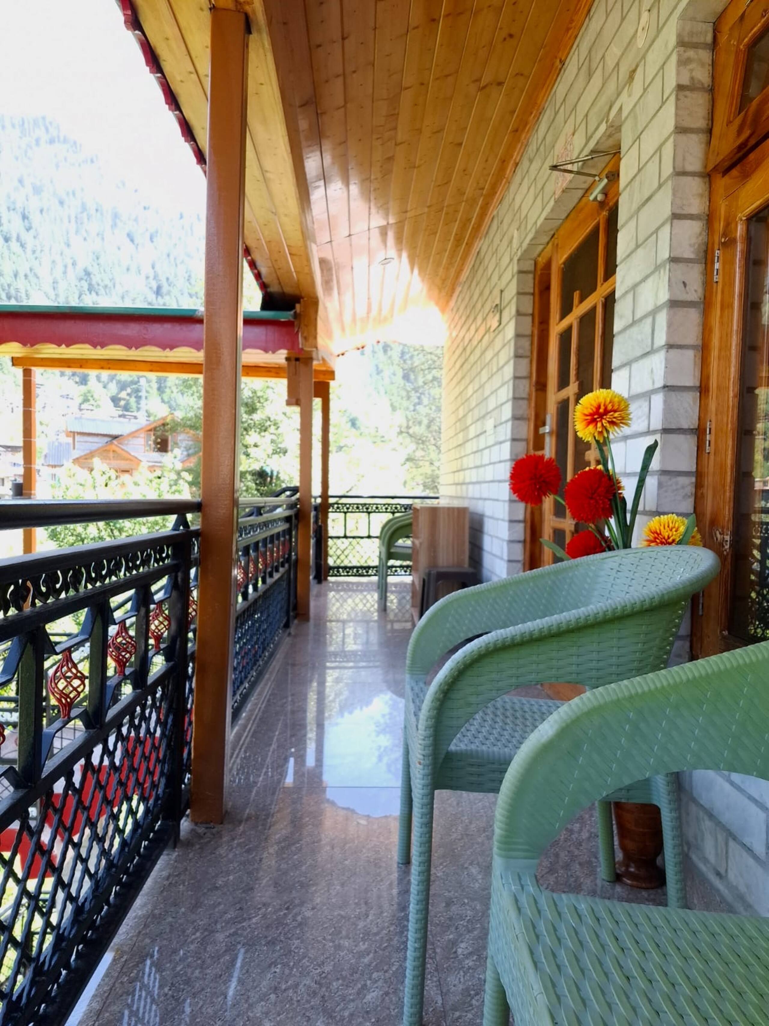 Pahadi Sukoon: Room with Stunning Mountain View — photo 3