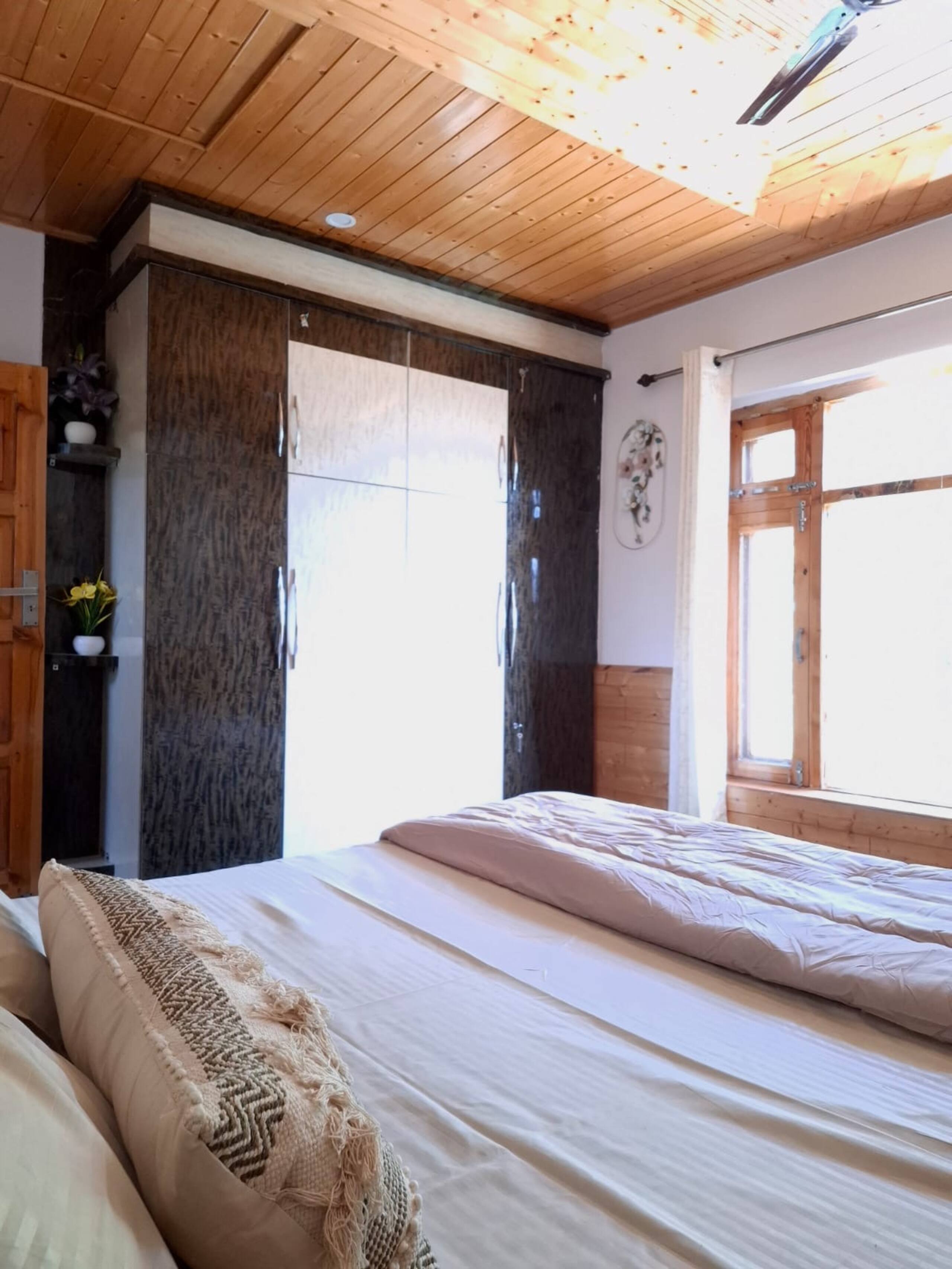 Pahadi Sukoon: Room with Stunning Mountain View 7