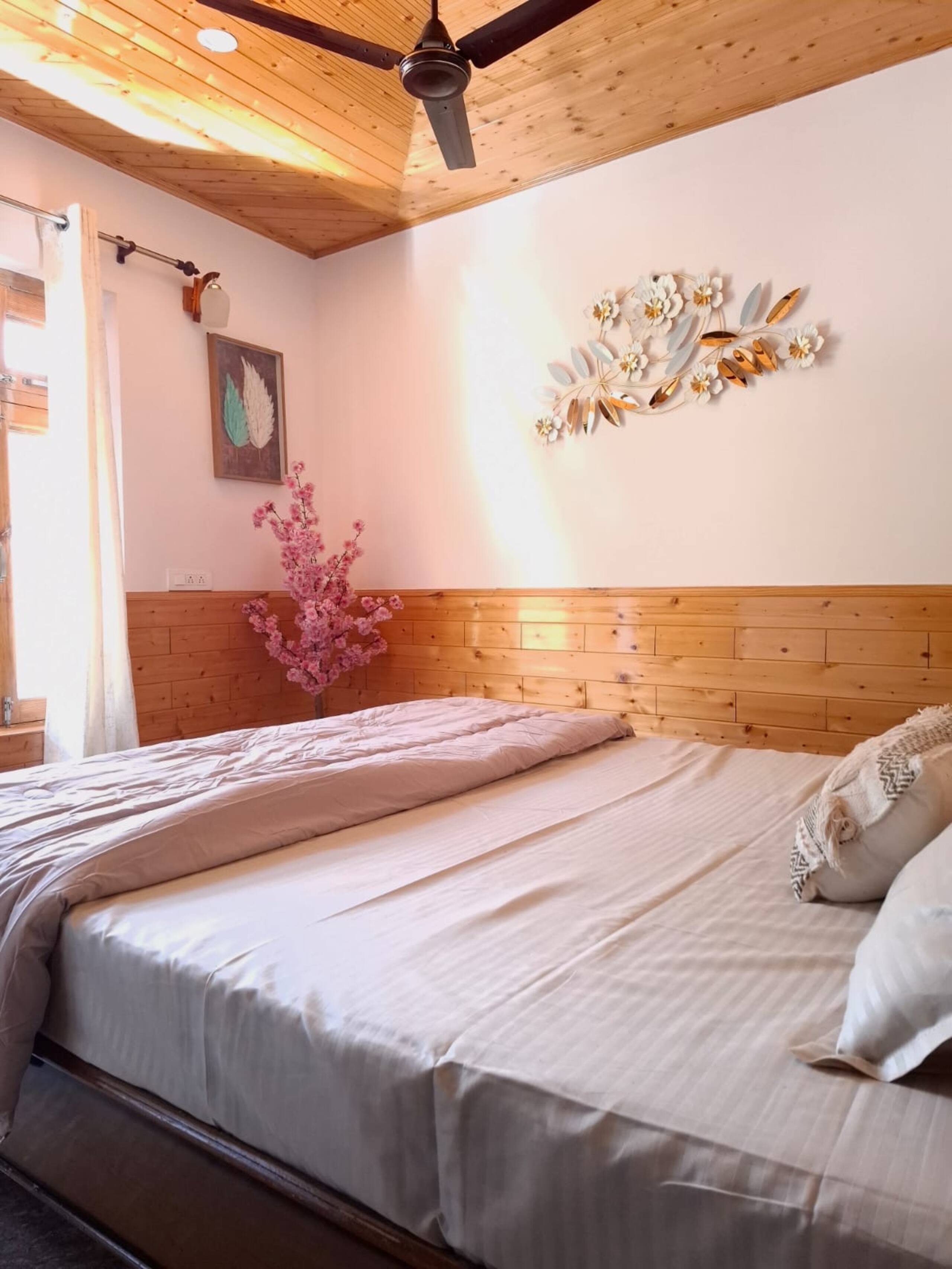 Pahadi Sukoon: Room with Stunning Mountain View — photo 5