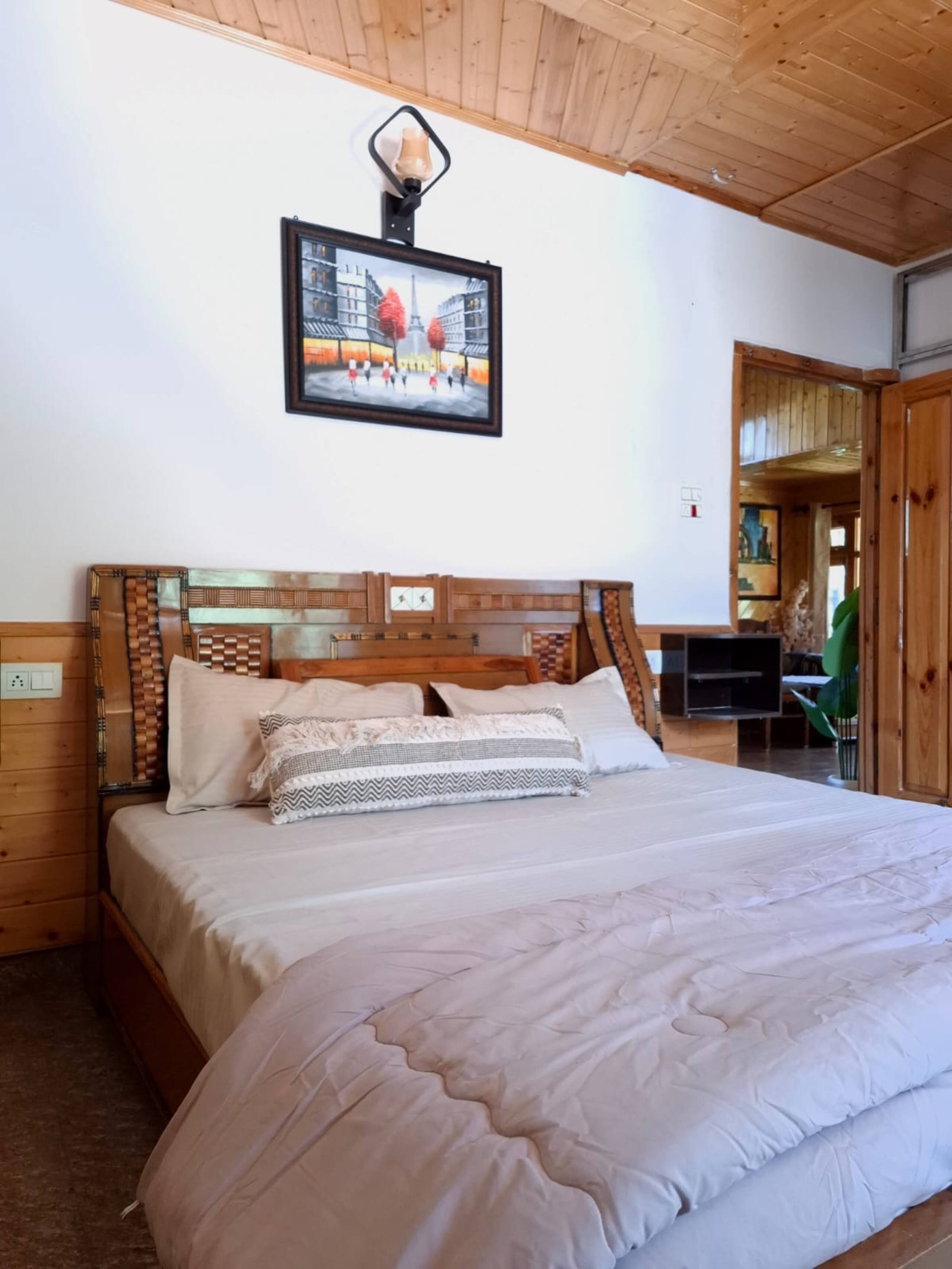 Pahadi Sukoon: Room with Stunning Mountain View 9