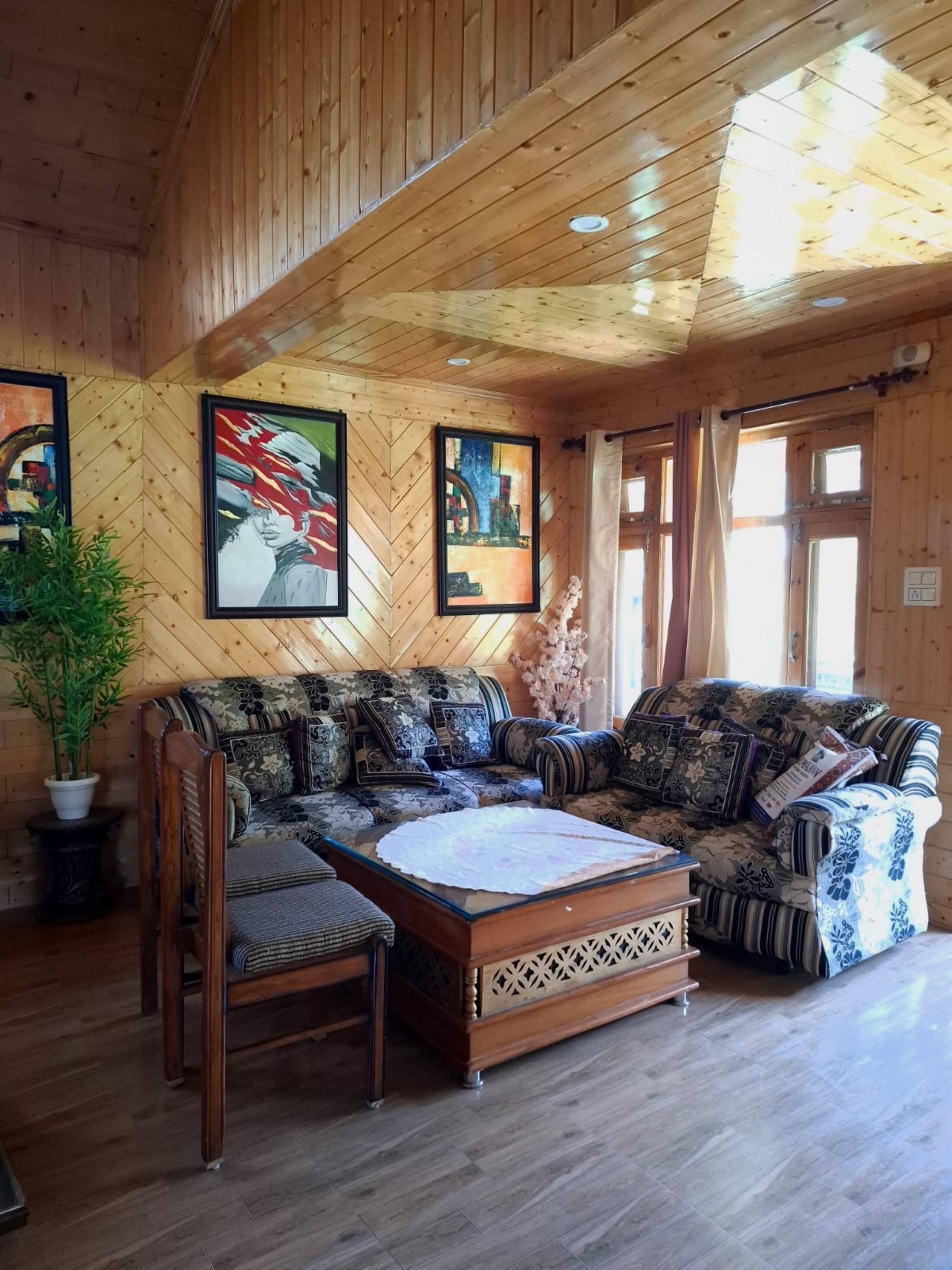 Pahadi Sukoon: Room with Stunning Mountain View 8