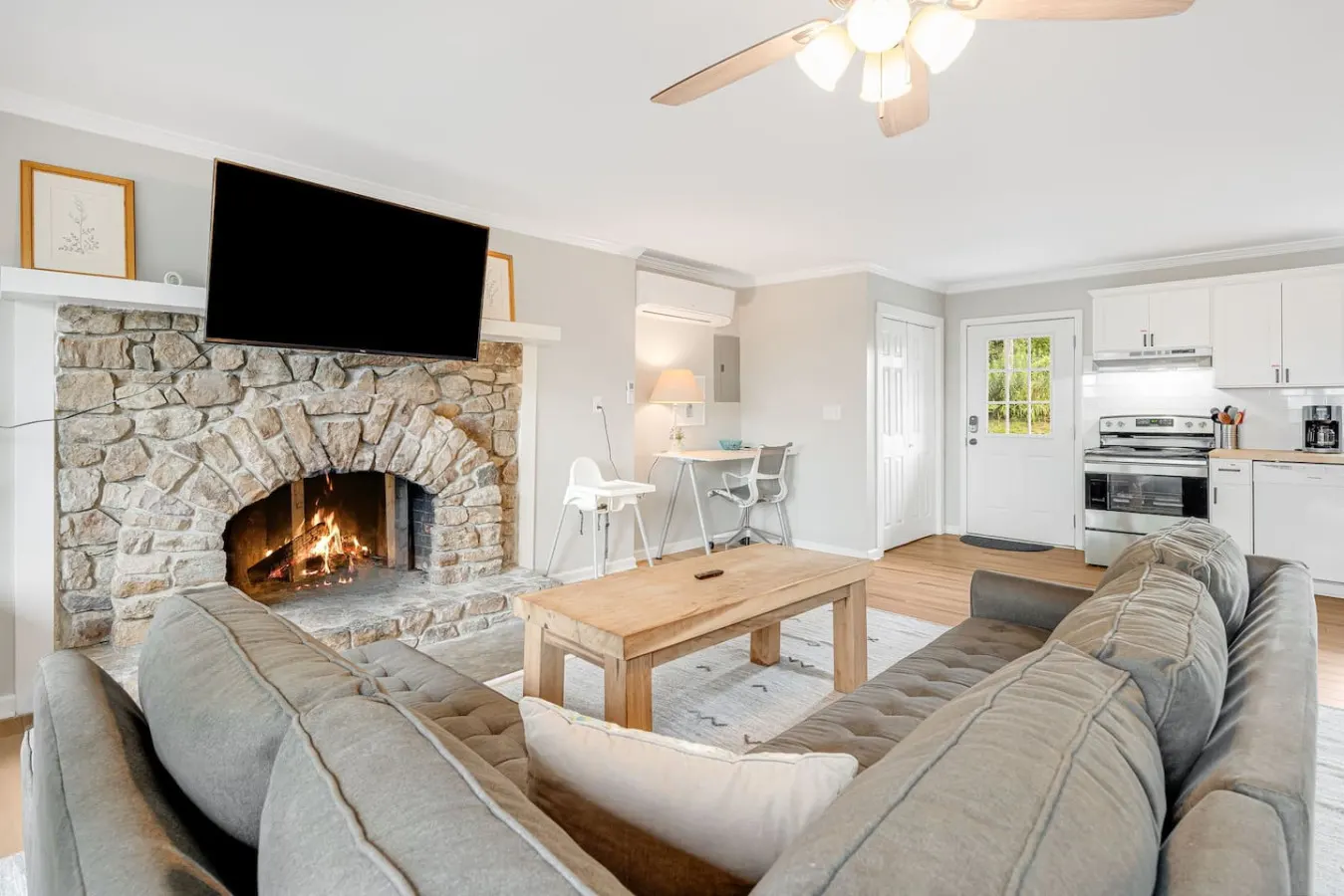 Mountain Retreat Balcony & Grill 5 Min to DT 12