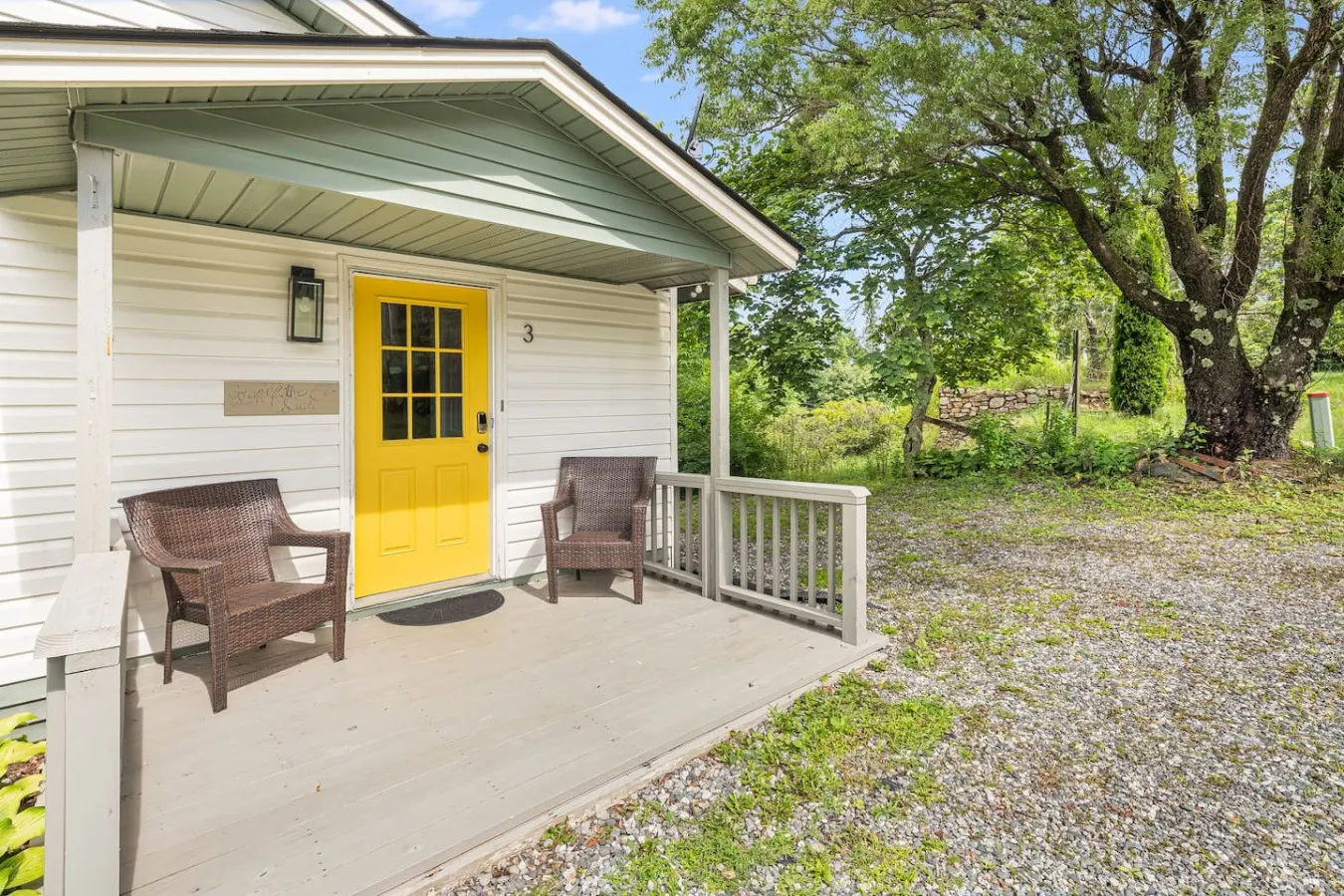Mountain Retreat Balcony & Grill 5 Min to DT 19