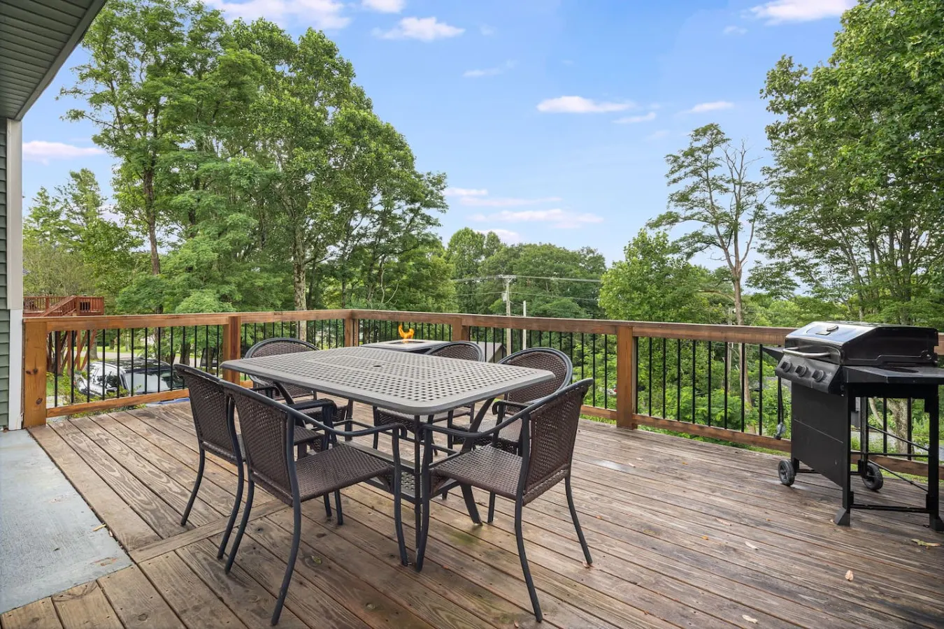 Mountain Retreat Balcony & Grill 5 Min to DT 20