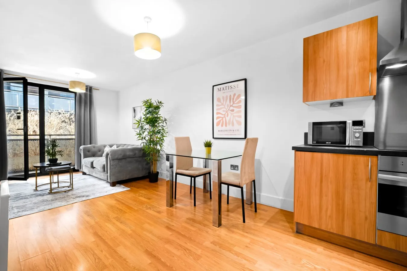 Arcadian Apartment - Single Beds - Balcony - Parking - Fast WIFI 11