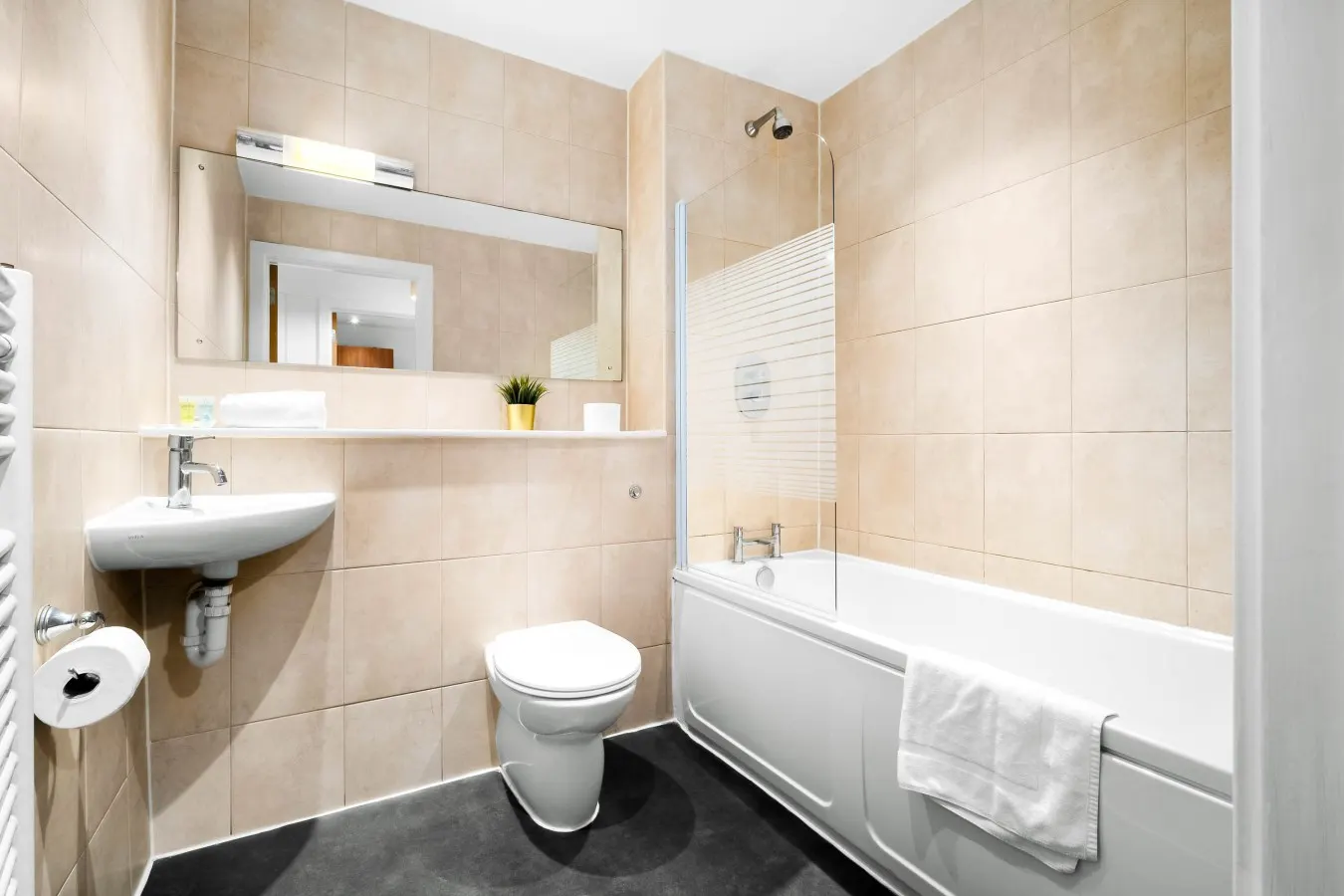 Arcadian Apartment - Single Beds - Balcony - Parking - Fast WIFI 6