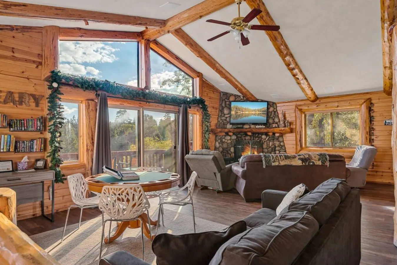 Bearadise Log Cabin w/ Forest Winter Views & Charm 10