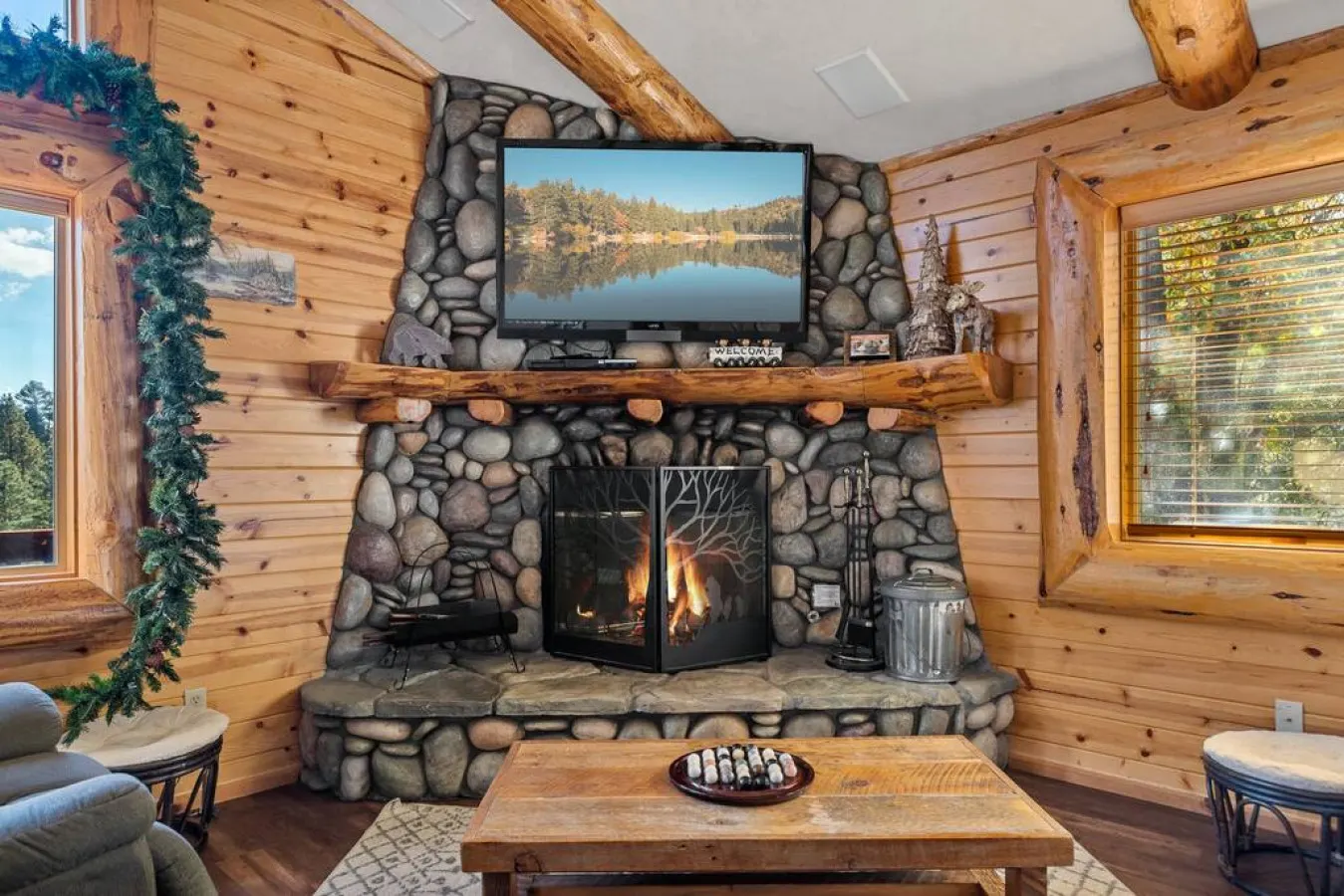 Bearadise Log Cabin w/ Forest Winter Views & Charm 11