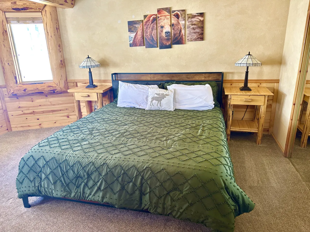 Bearadise Log Cabin w/ Forest Winter Views & Charm 18