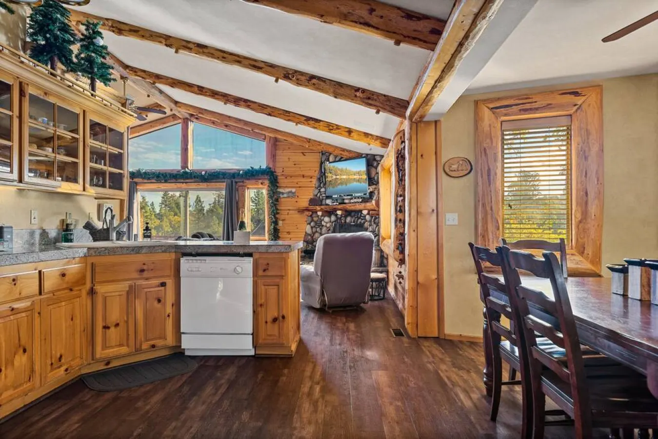 Bearadise Log Cabin w/ Forest Winter Views & Charm 19