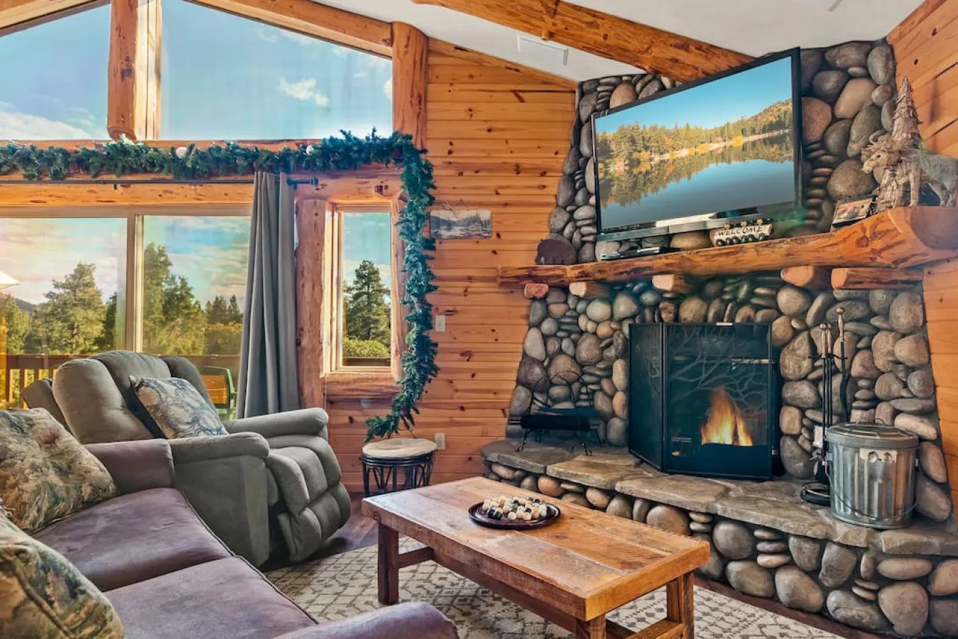 Bearadise Log Cabin w/ Forest Winter Views & Charm 7