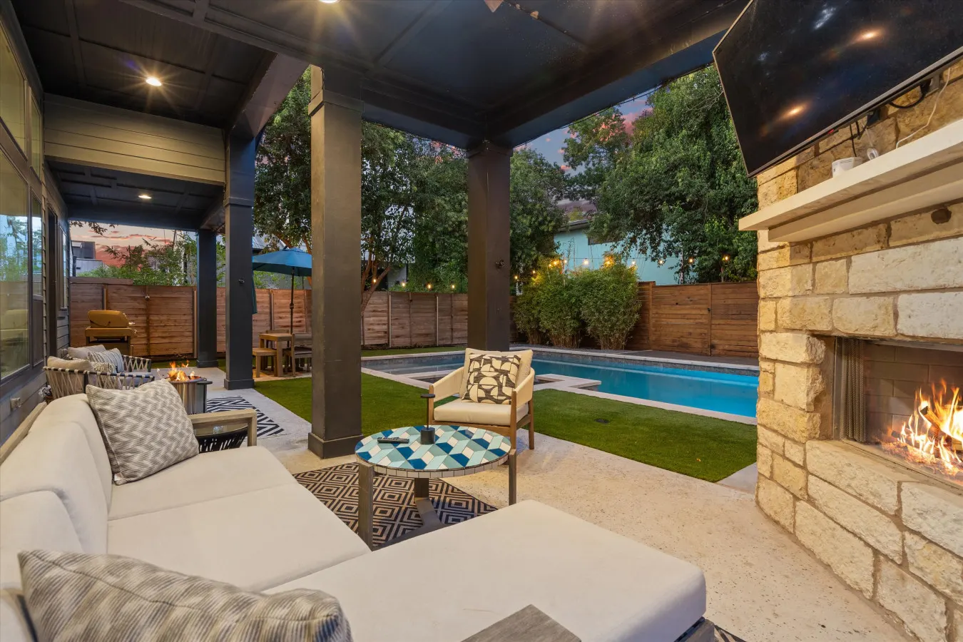 Zilker Homes 2 Pools, Hot Tub, Fire Pits Sleeps 18 9