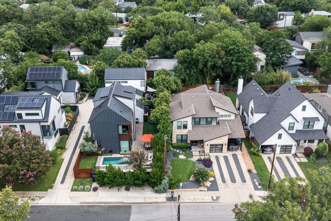 Zilker Homes 2 Pools, Hot Tub, Fire Pits Sleeps 18 8