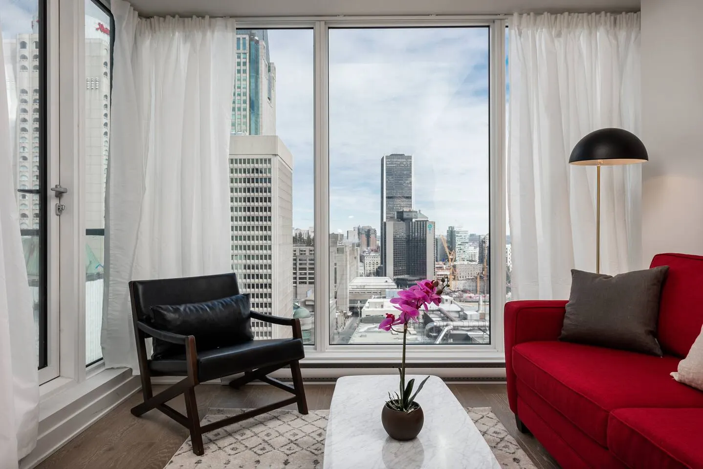 Peaceful Luxury High Rise Views Condo Downtown 1