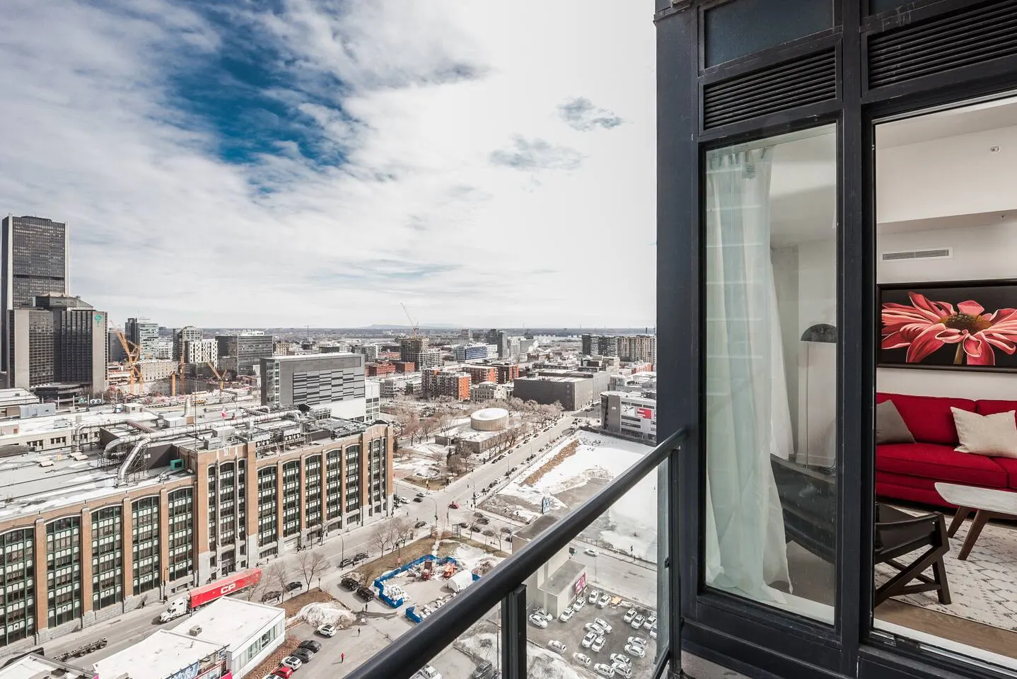 Peaceful Luxury High Rise Views Condo Downtown 2