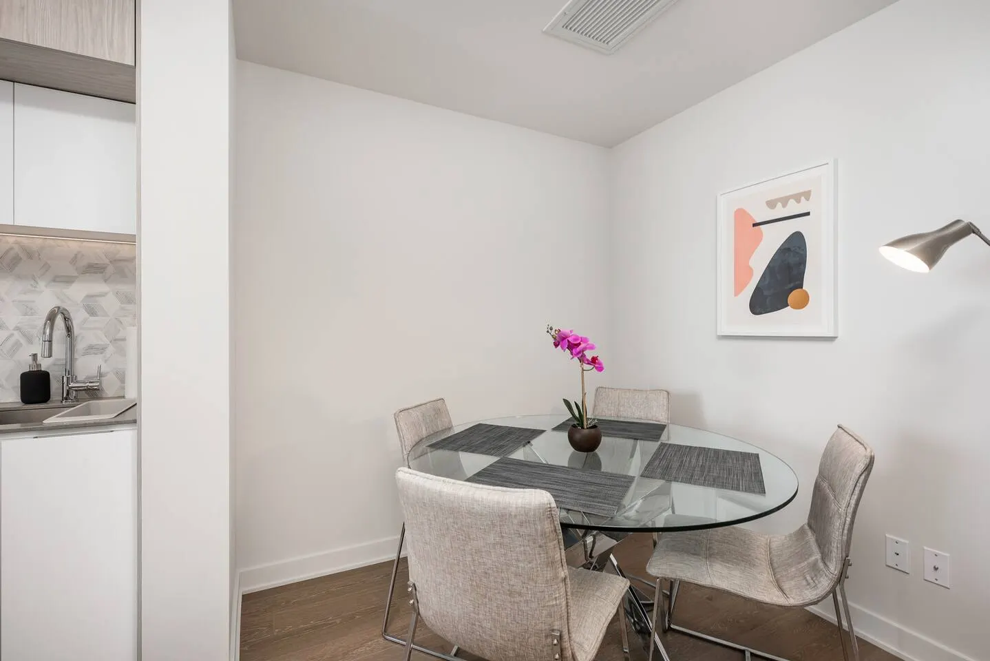 Peaceful Luxury High Rise Views Condo Downtown 10