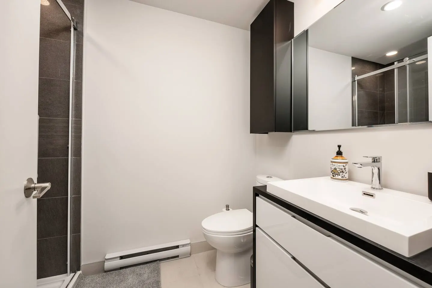 Peaceful Luxury High Rise Views Condo Downtown 12