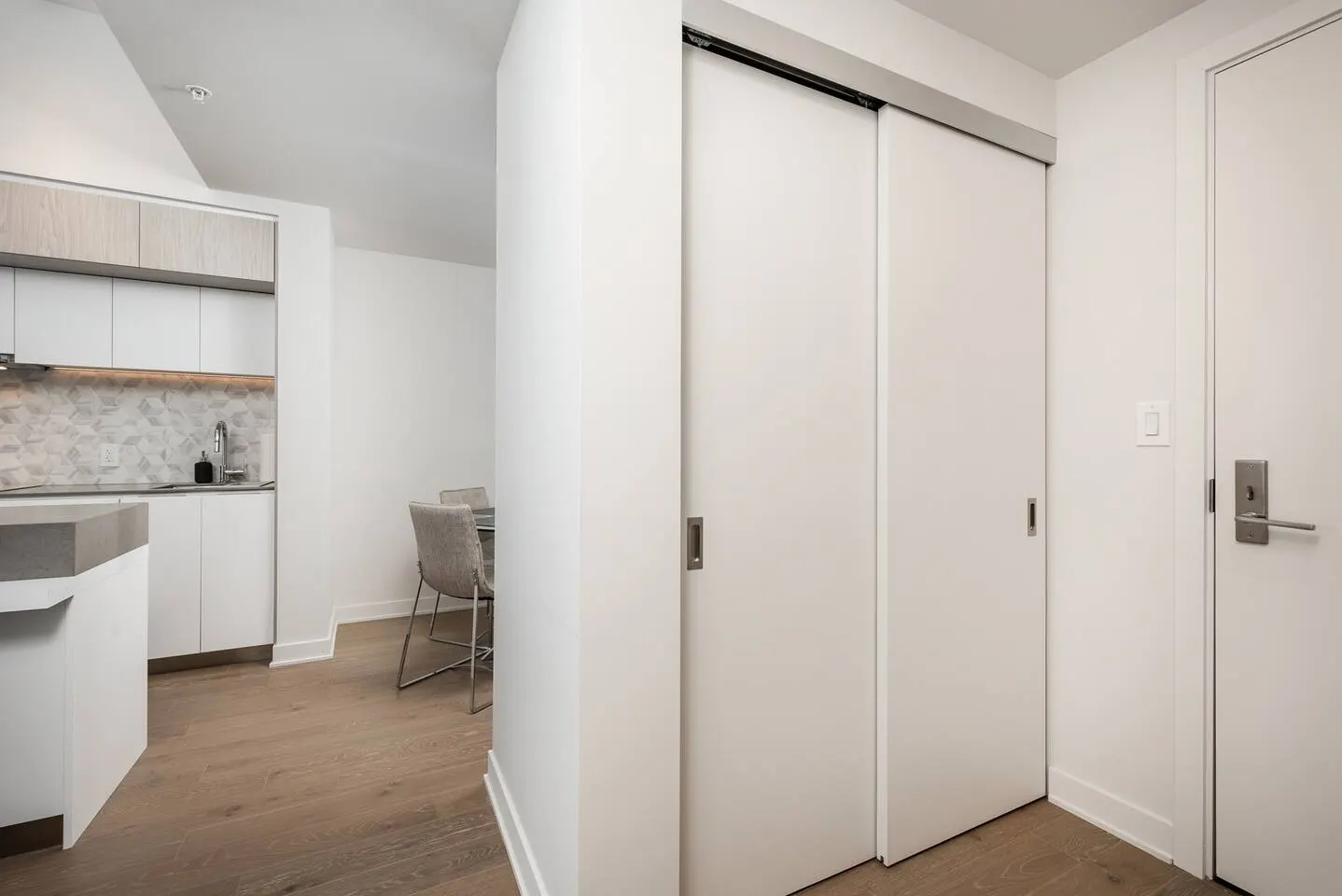 Peaceful Luxury High Rise Views Condo Downtown 15