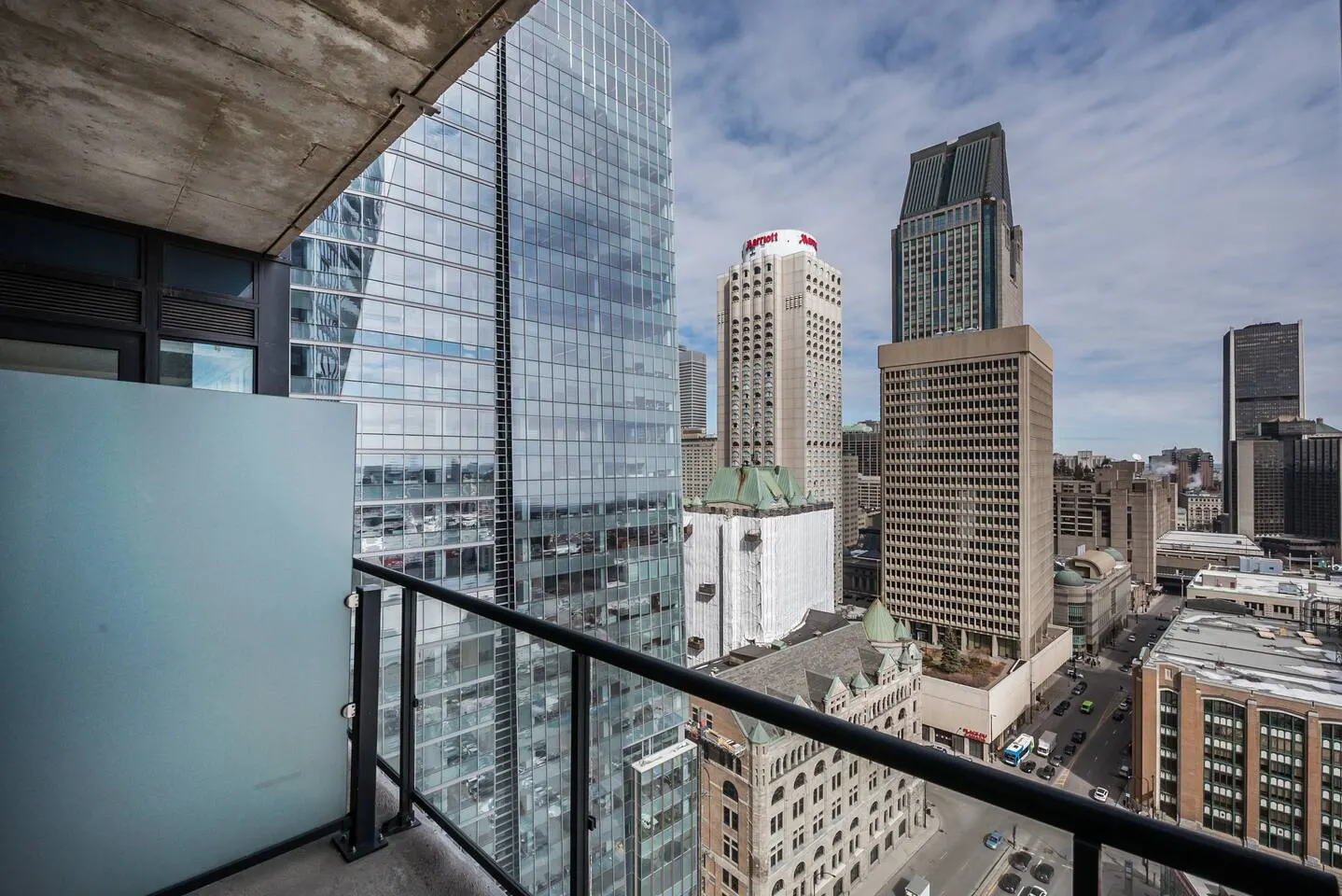 Peaceful Luxury High Rise Views Condo Downtown 17