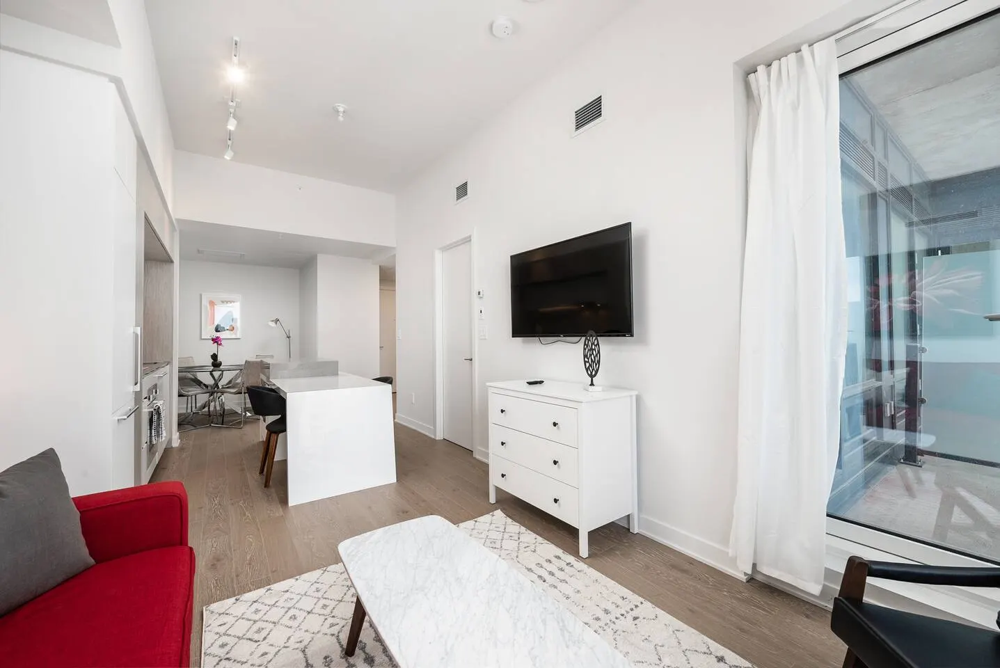Peaceful Luxury High Rise Views Condo Downtown 4