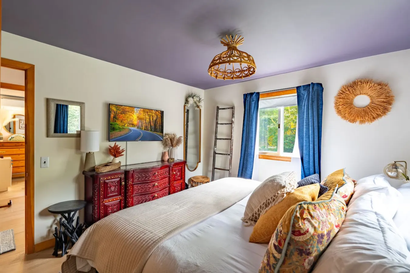 Lakefront Retreat w/Private Beach & Stunning Views 9