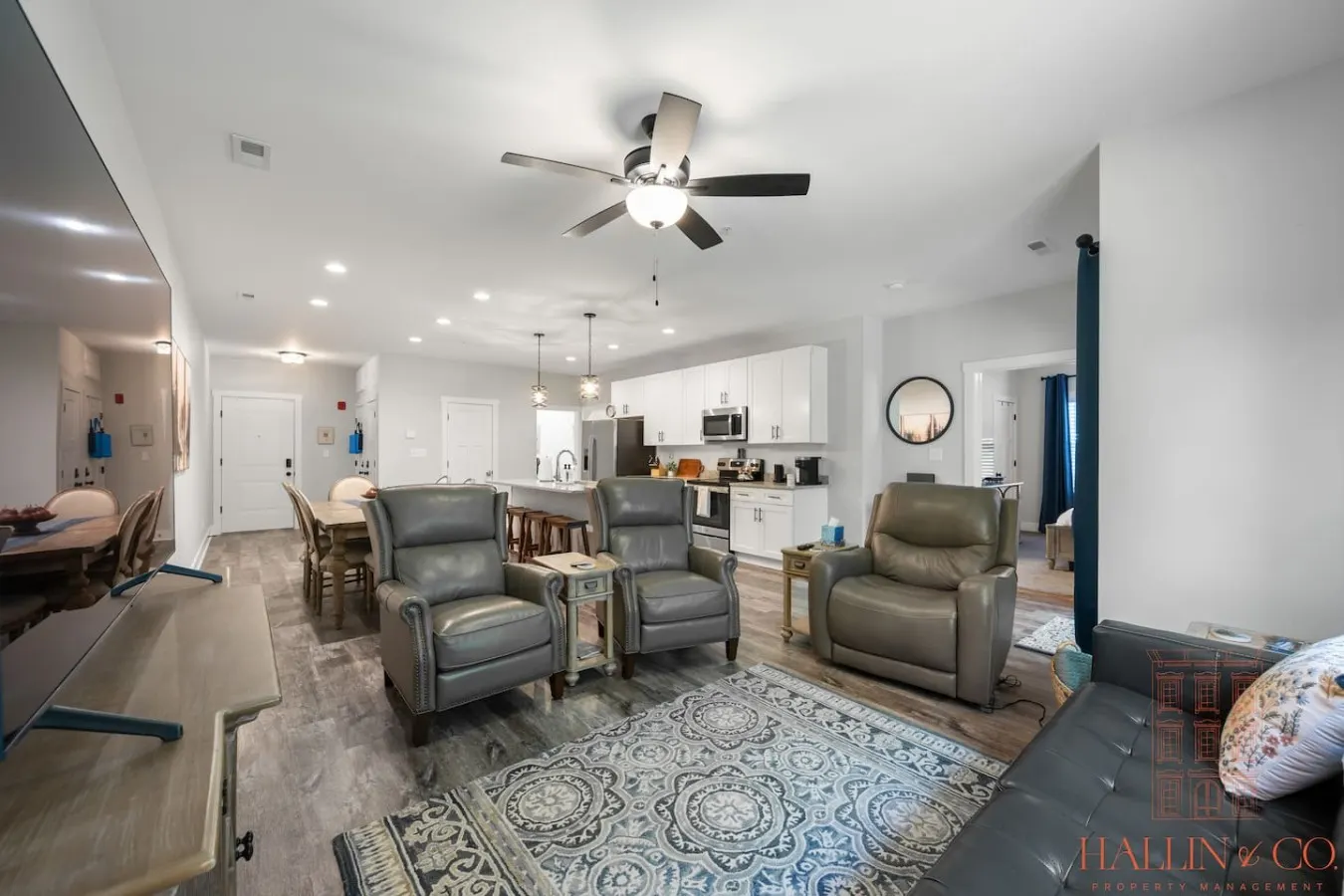 Luxurious 2BD Condo | *Sleeps 6* | Private Patio