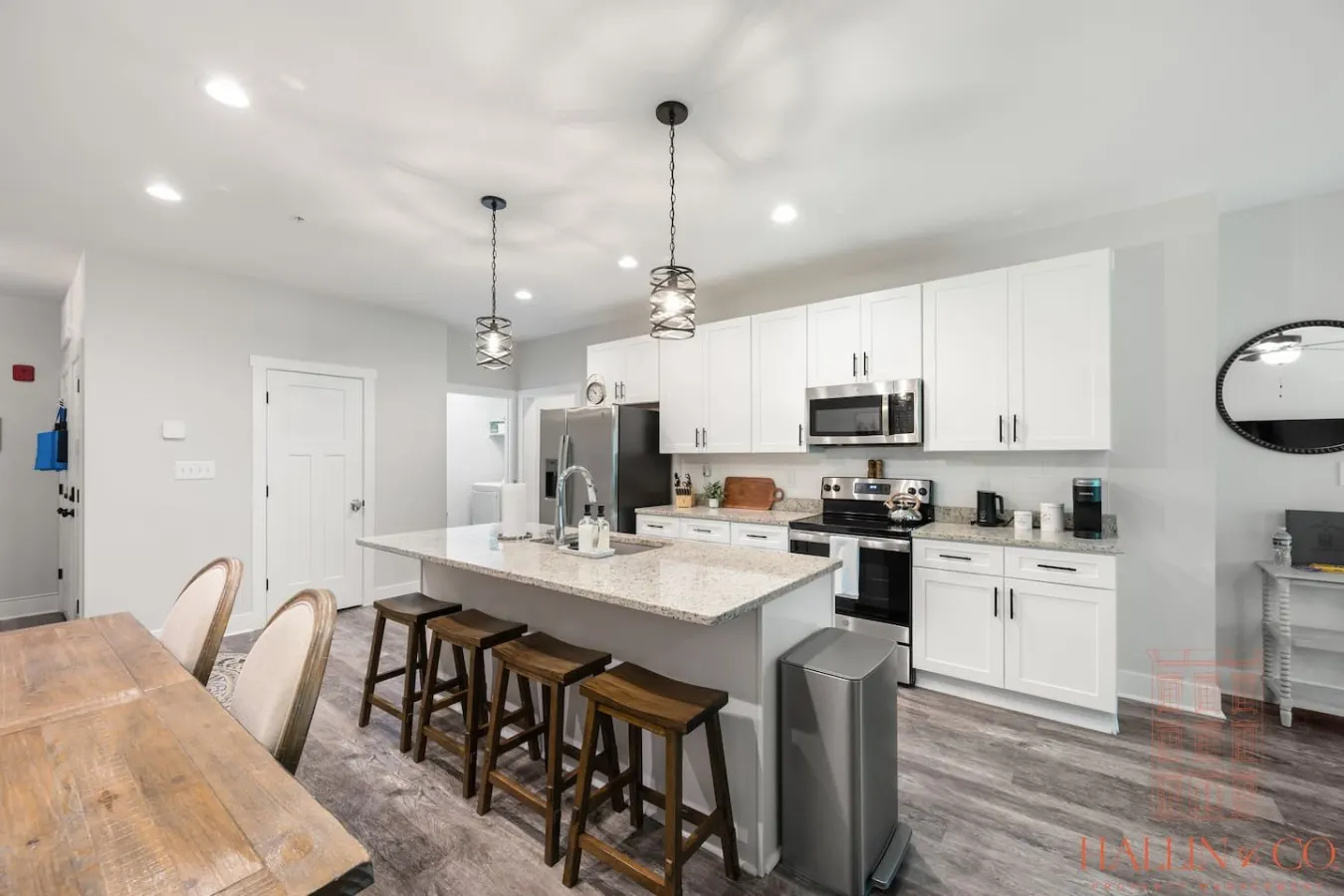 Luxurious 2BD Condo *Sleeps 6* Private Patio 8