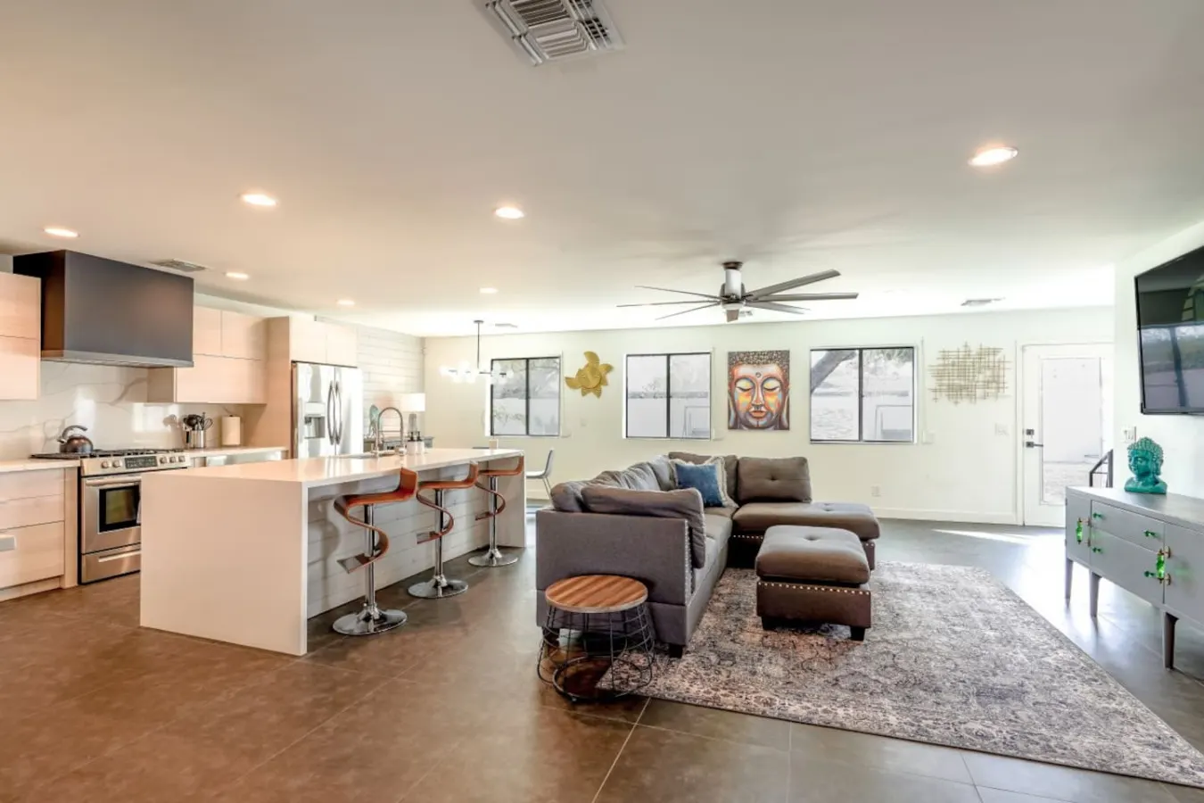 Modern Phoenix Oasis 2