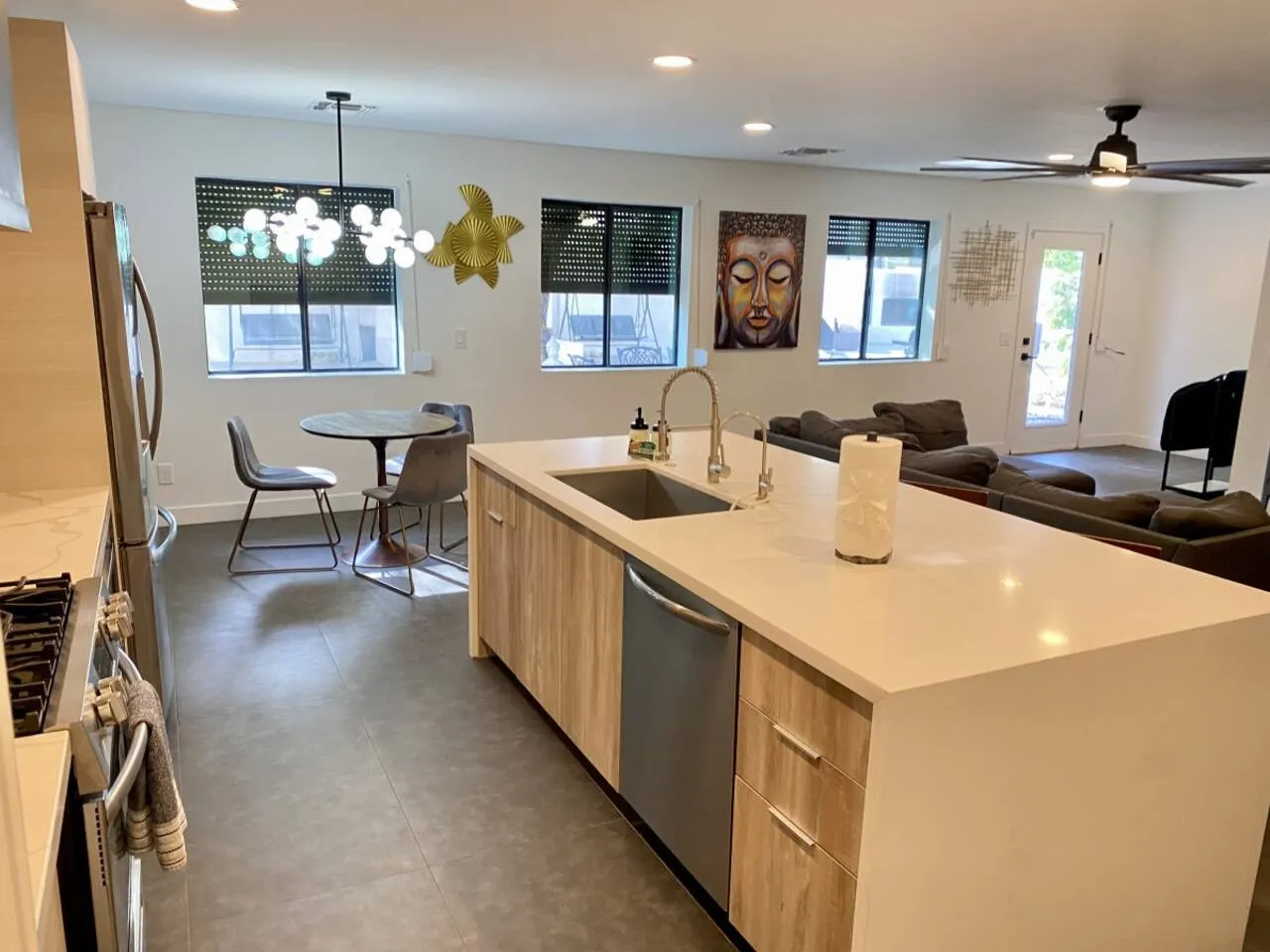 Modern Phoenix Oasis 18