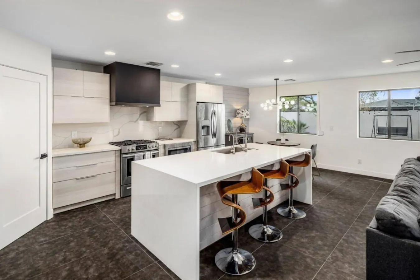 Modern Phoenix Oasis 6
