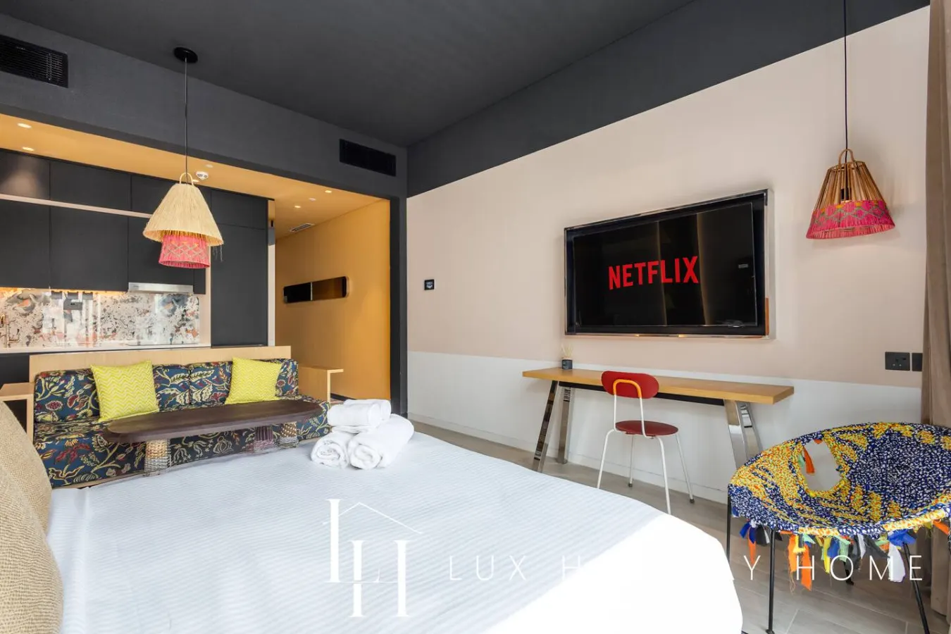 LUX The Five Star Modern Studio 10