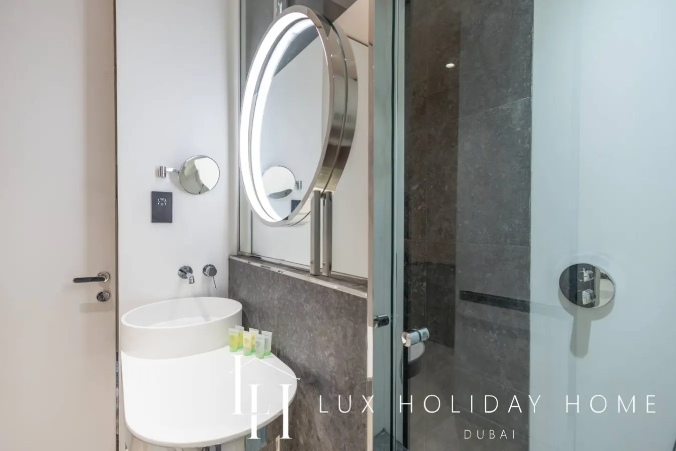 LUX The Five Star Modern Studio 12